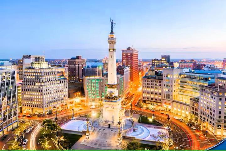 Apartment Free Parking! Downtown Lucas Oil- Conv Center Skywalk #3 *