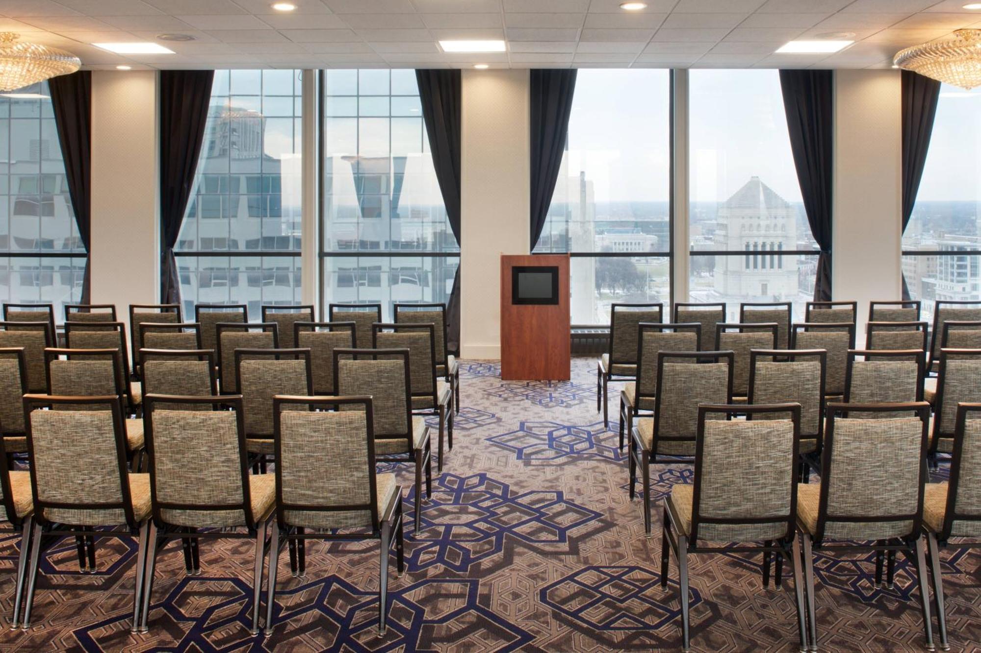 Sheraton Centre 4*
