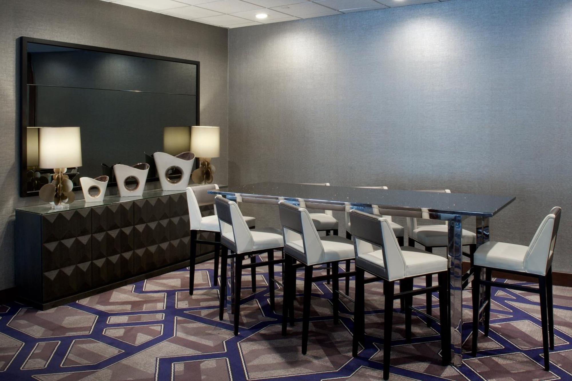 Sheraton Centre 4*