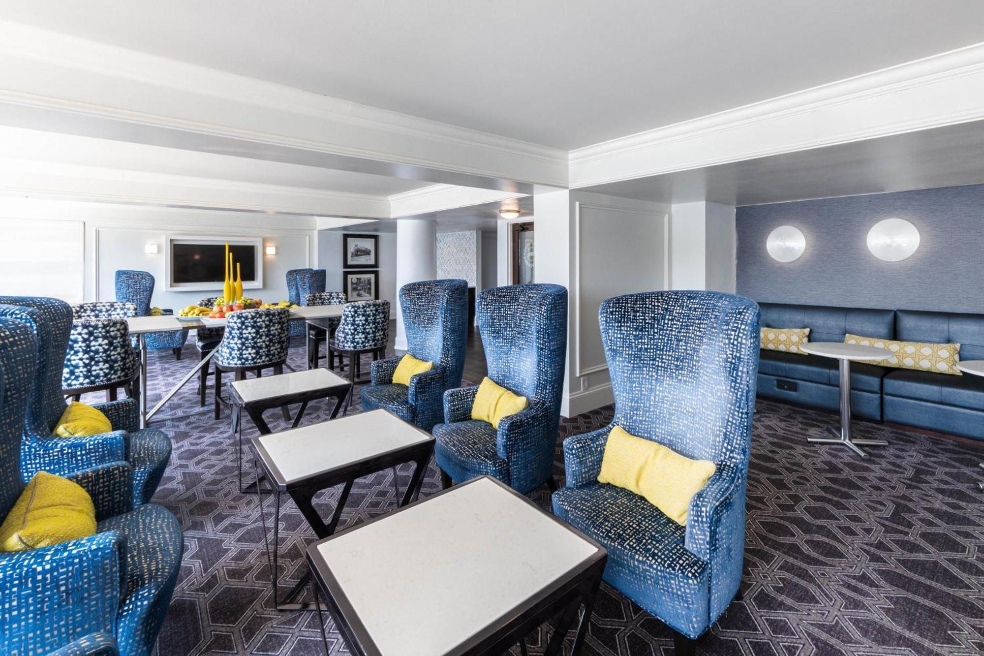 Sheraton Centre Hotel 4*
