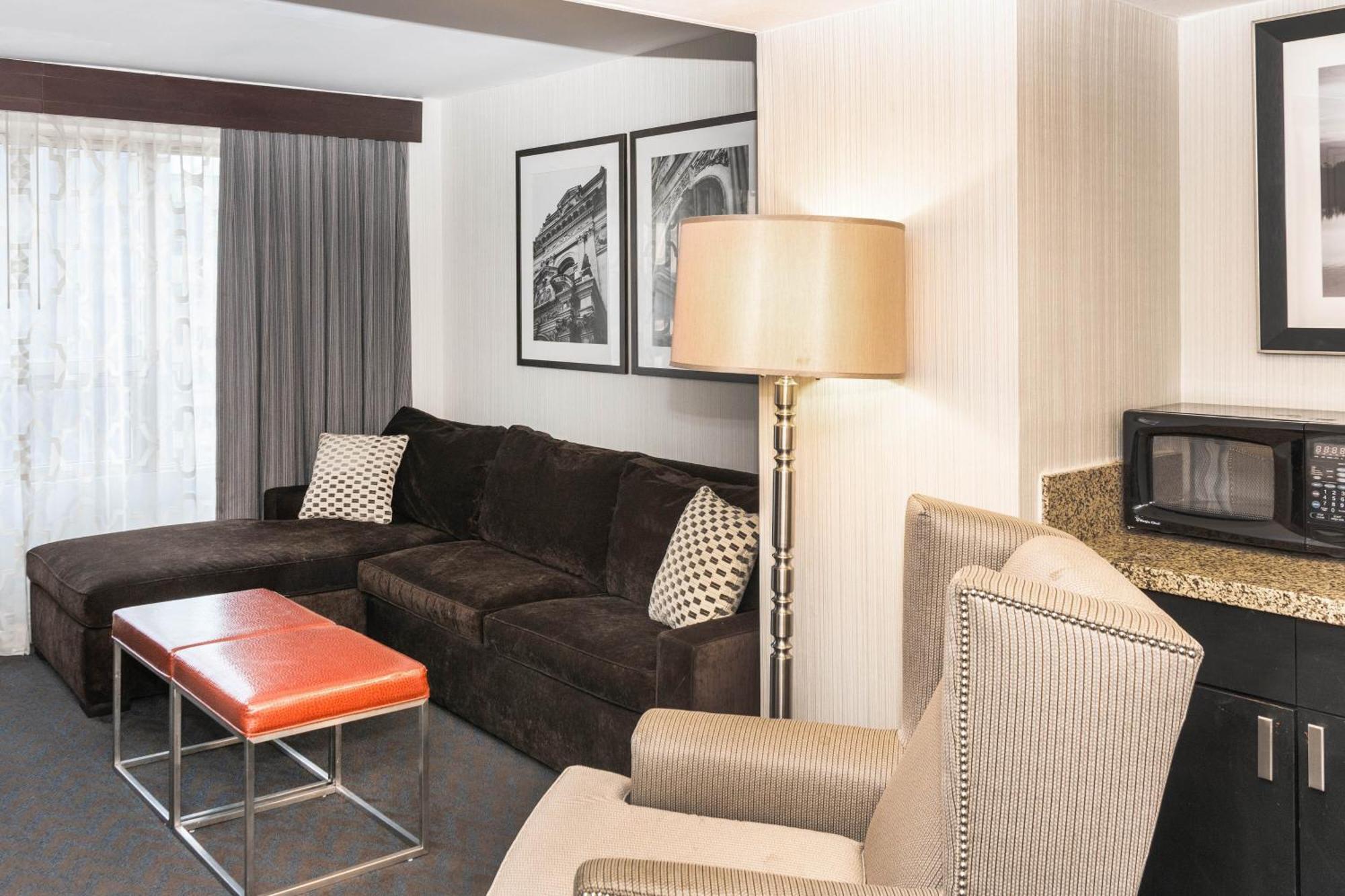 Sheraton Centre Hotel 4*