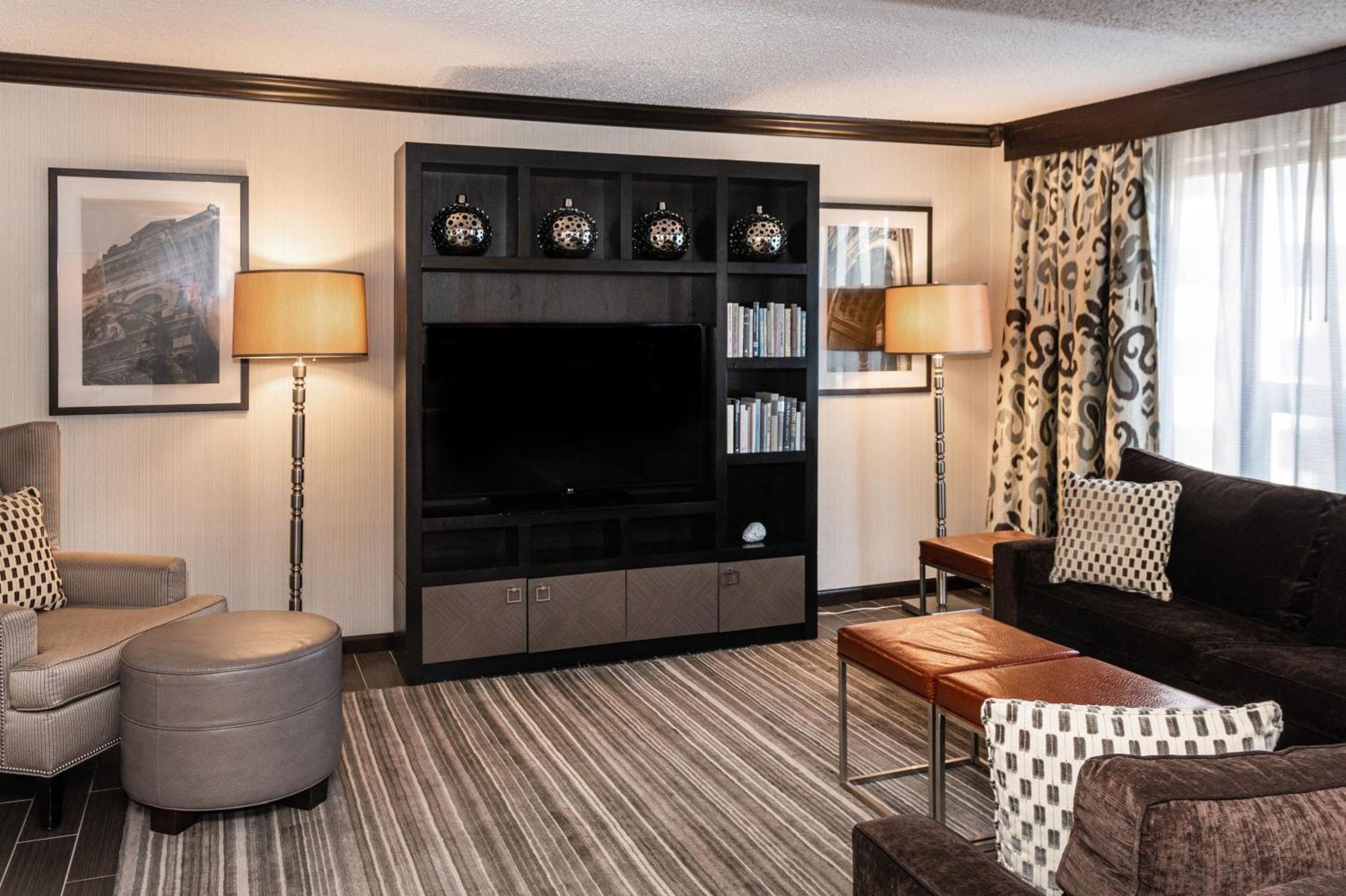 Sheraton Centre Hotel 4*