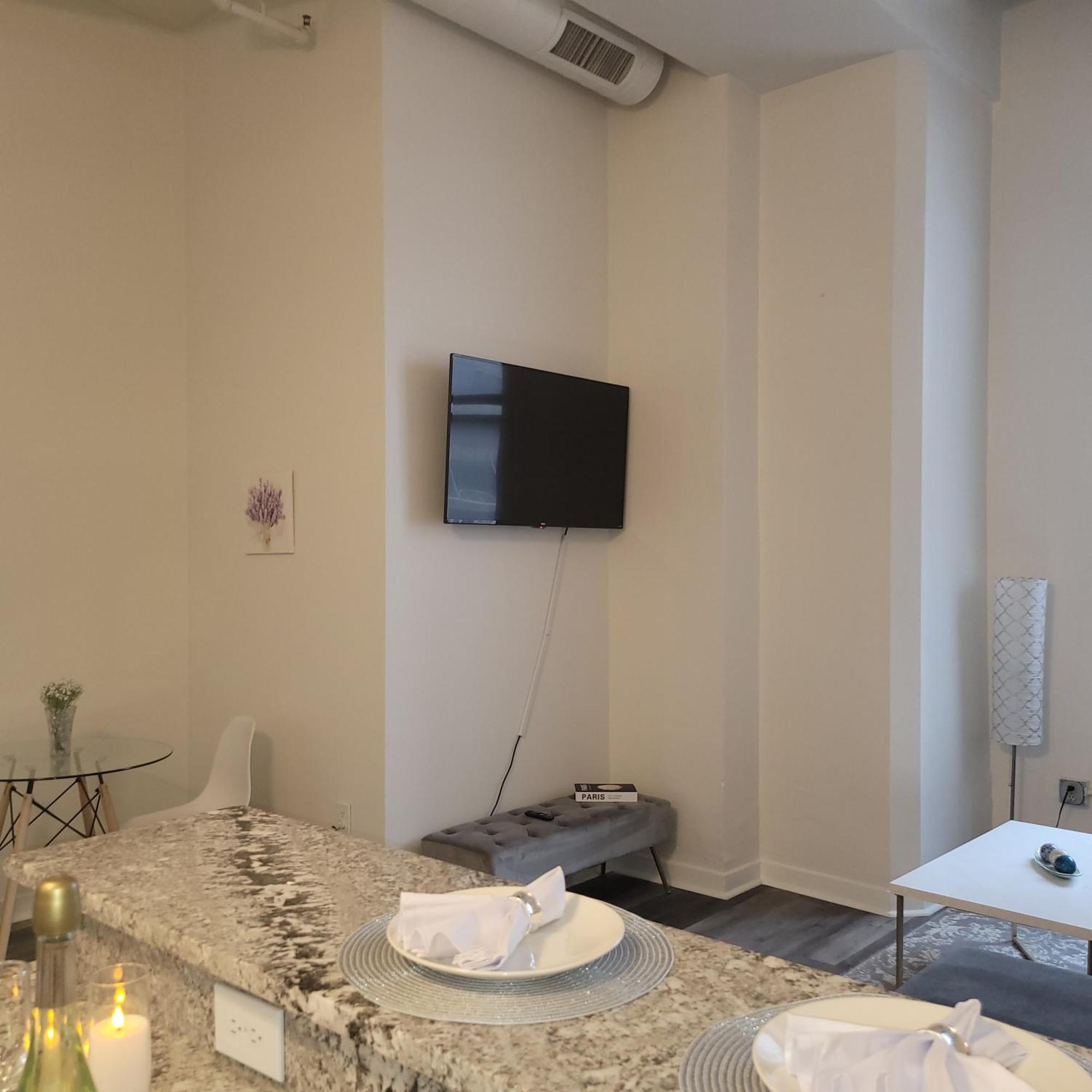 Free Parking! Downtown King Lucas Oil- Conv Center Skywalk#1 *