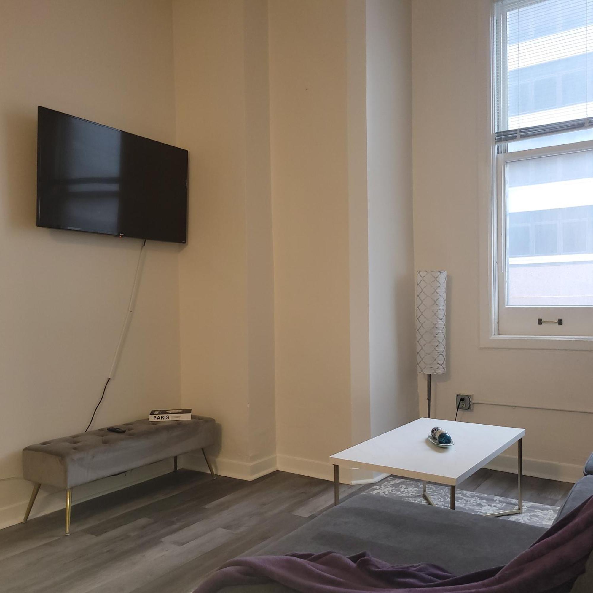 Apartment Free Parking! Downtown King Lucas Oil- Conv Center Skywalk#1 *