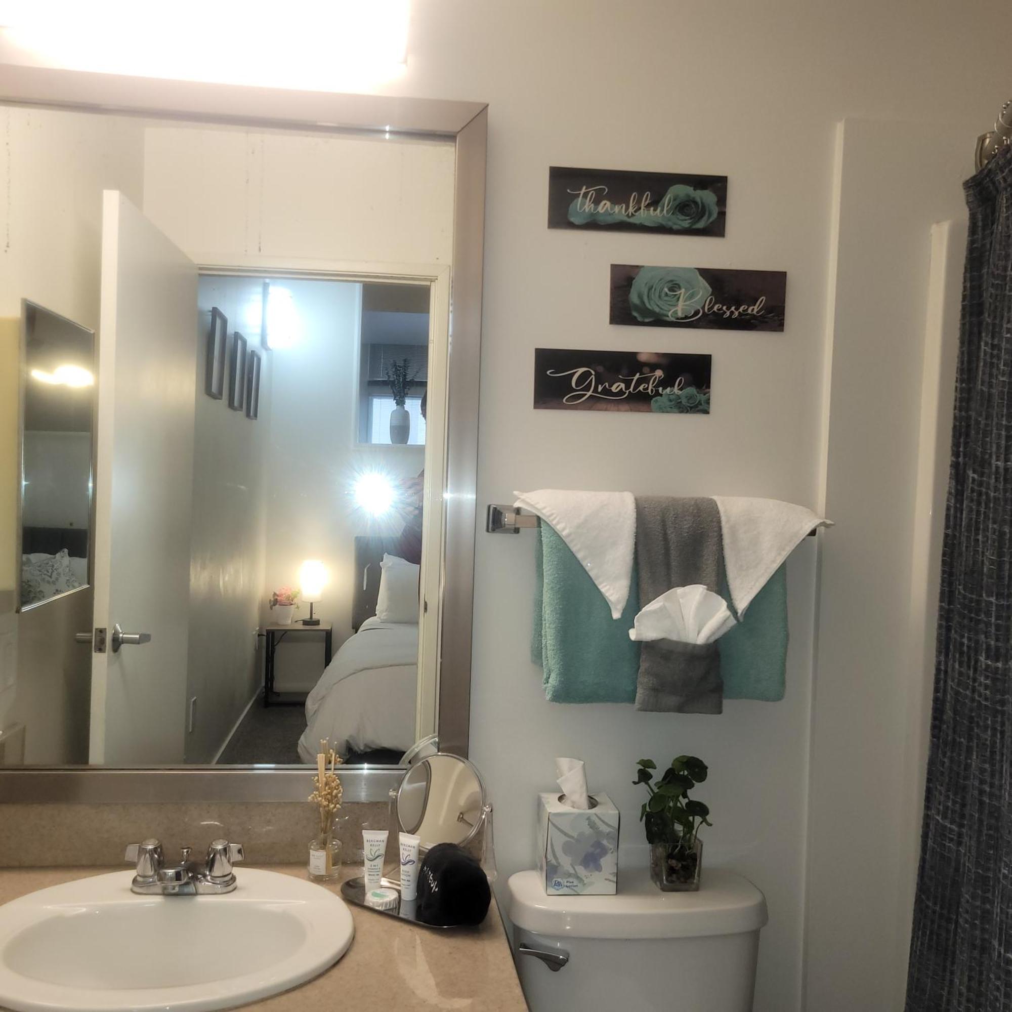 Apartment Free Parking! Downtown King Lucas Oil- Conv Center Skywalk#1 *