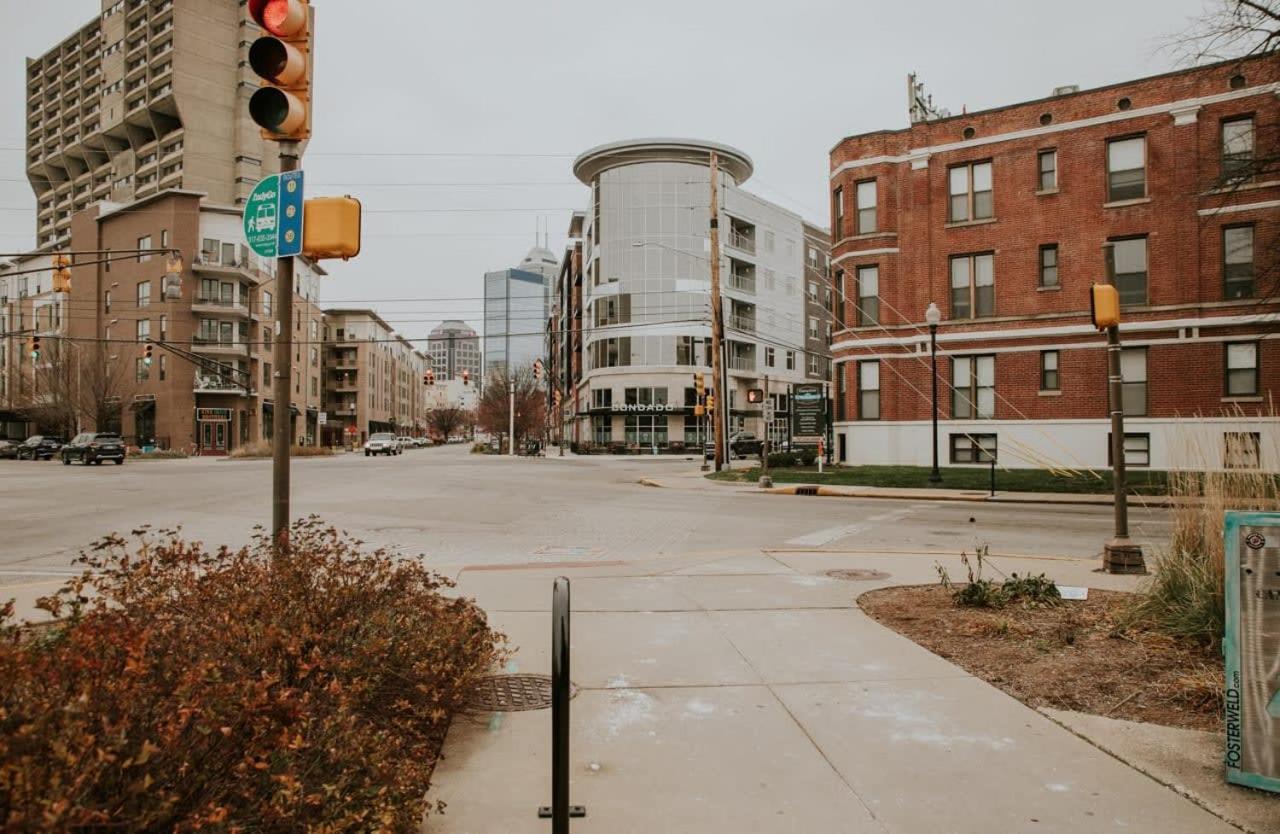 5 Modern Apts Near Nightlife & Attractions *
