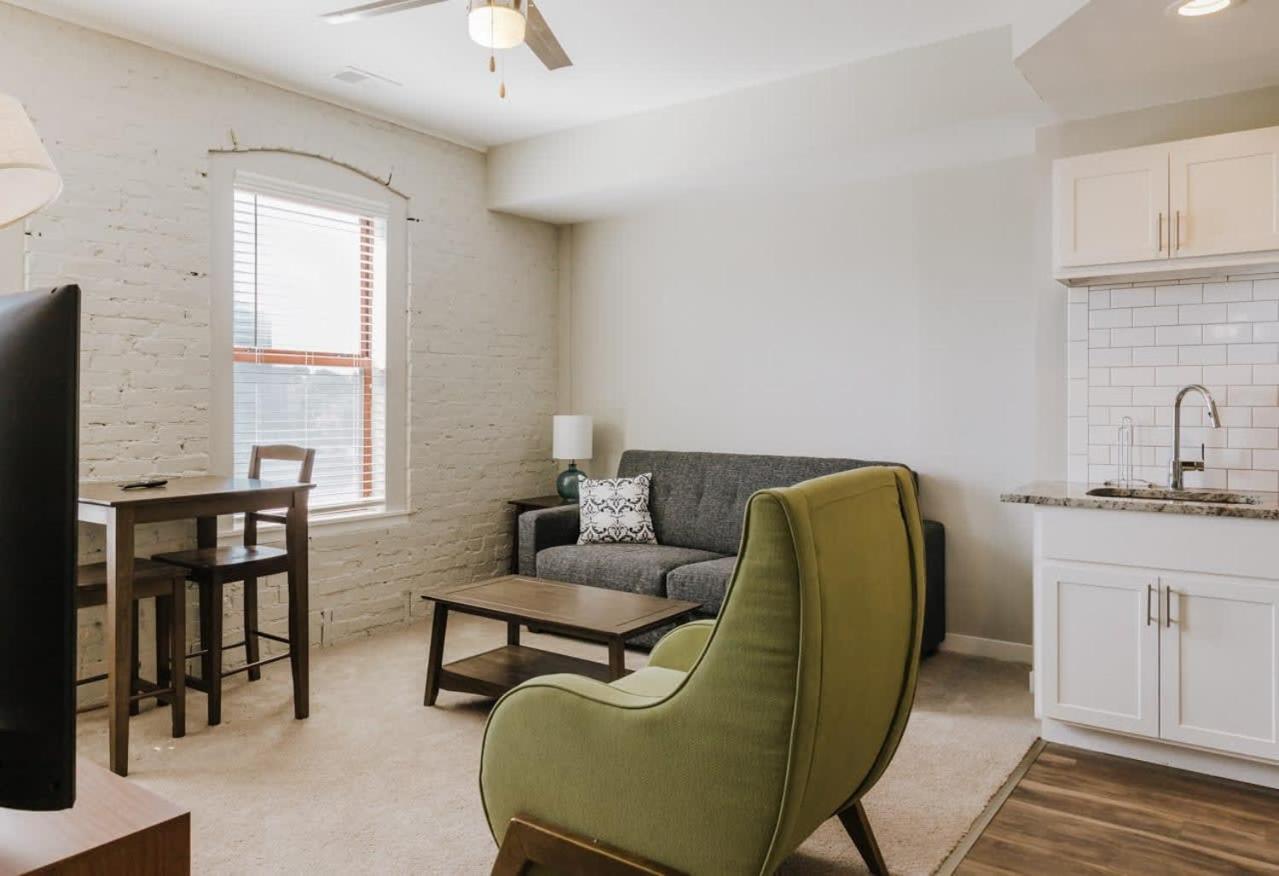Apartment 5 Modern Apts Near Nightlife & Attractions