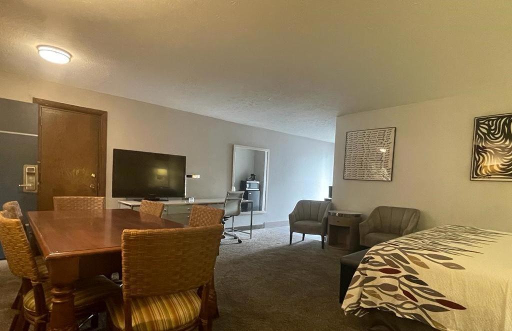 Garnet Waterfront Hotel 2*