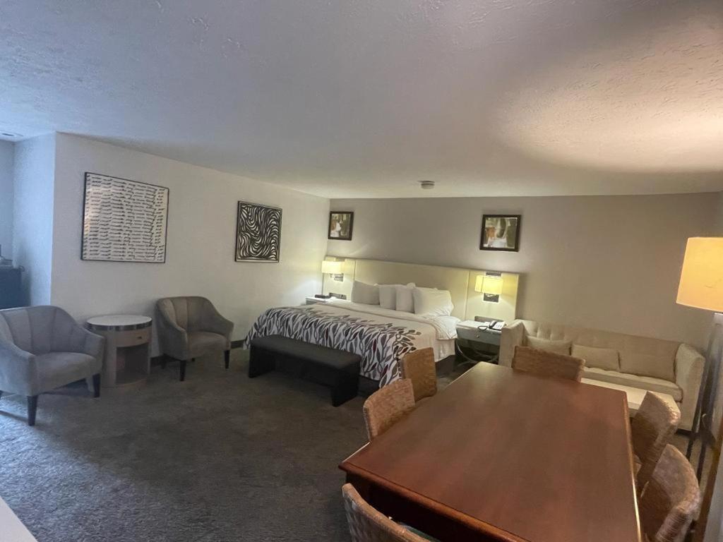 Hotel Garnet Waterfront Indianapolis