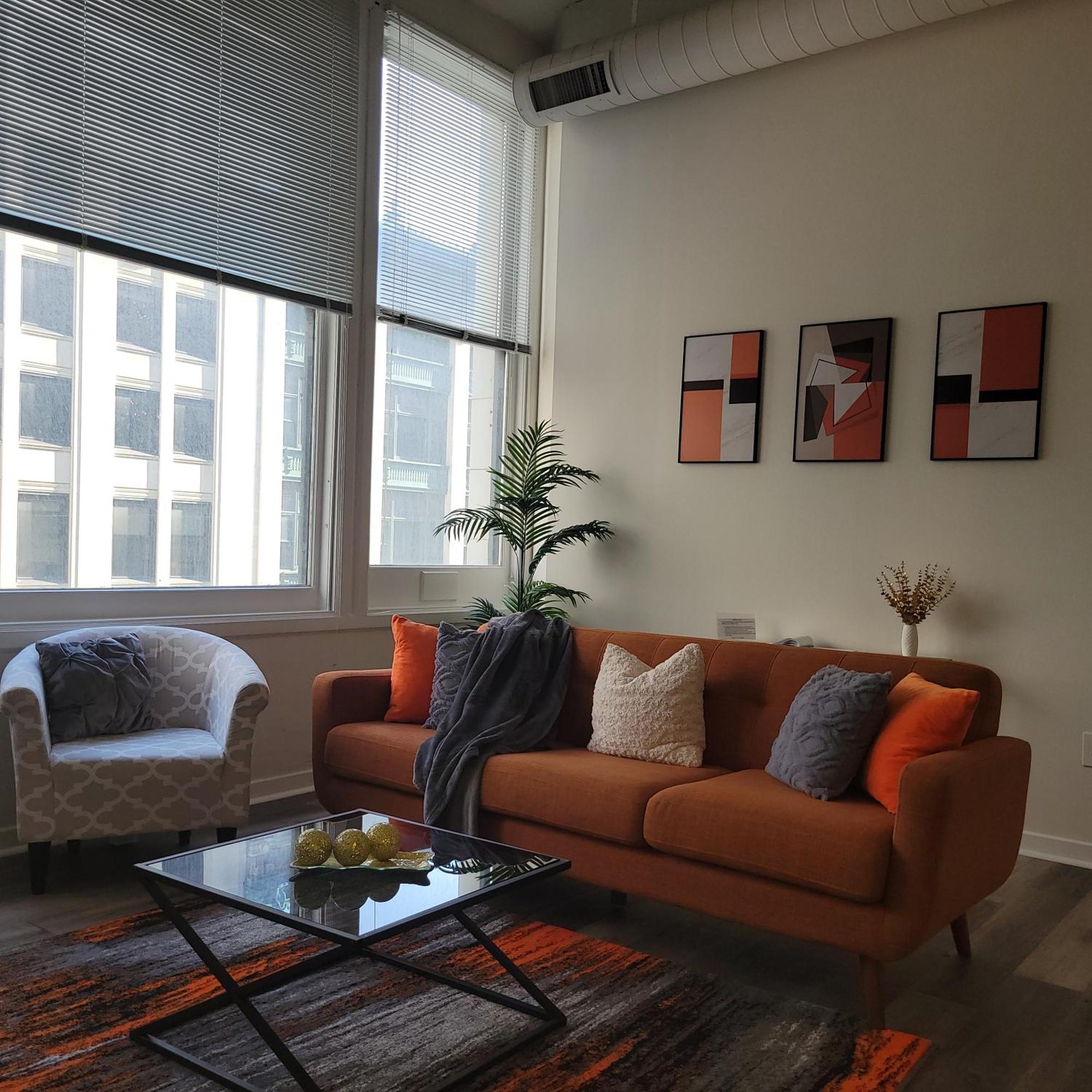 Free Parking! Downtown Lucas Oil- Conv Center Skywalk#5 *