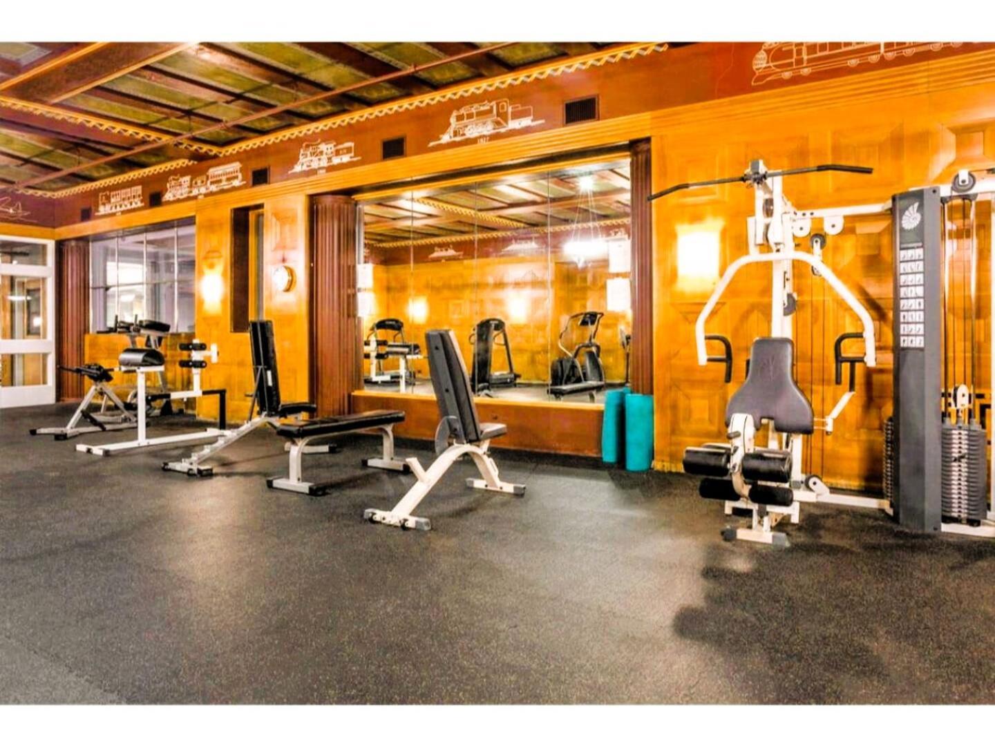 Free Parking! Downtown Lucas Oil- Conv Center Skywalk #4 Apartment *