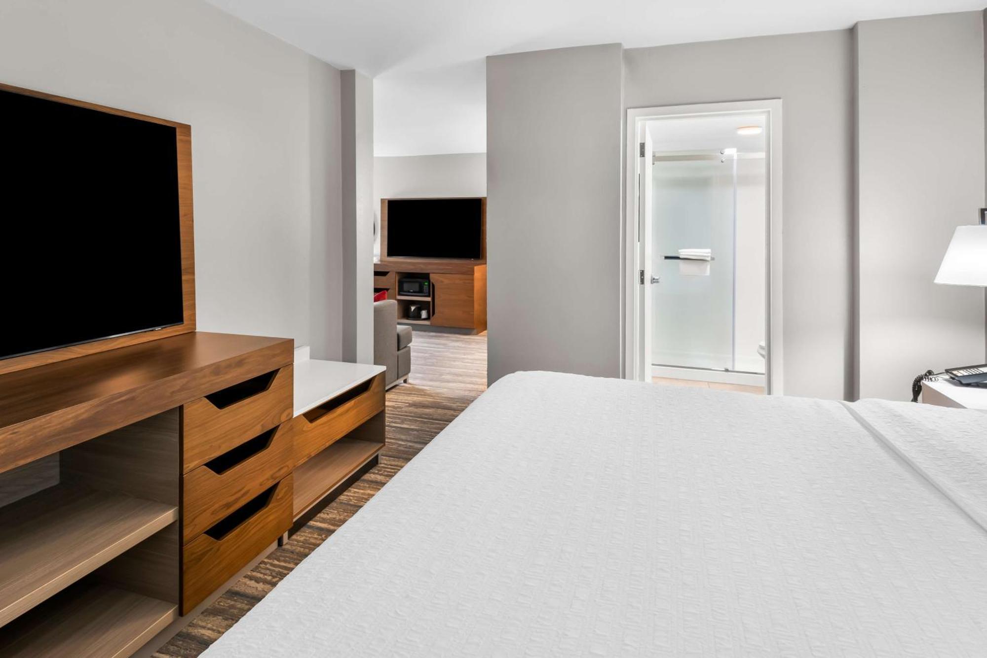 Hampton Northeast/castleton 3* Indianapolis