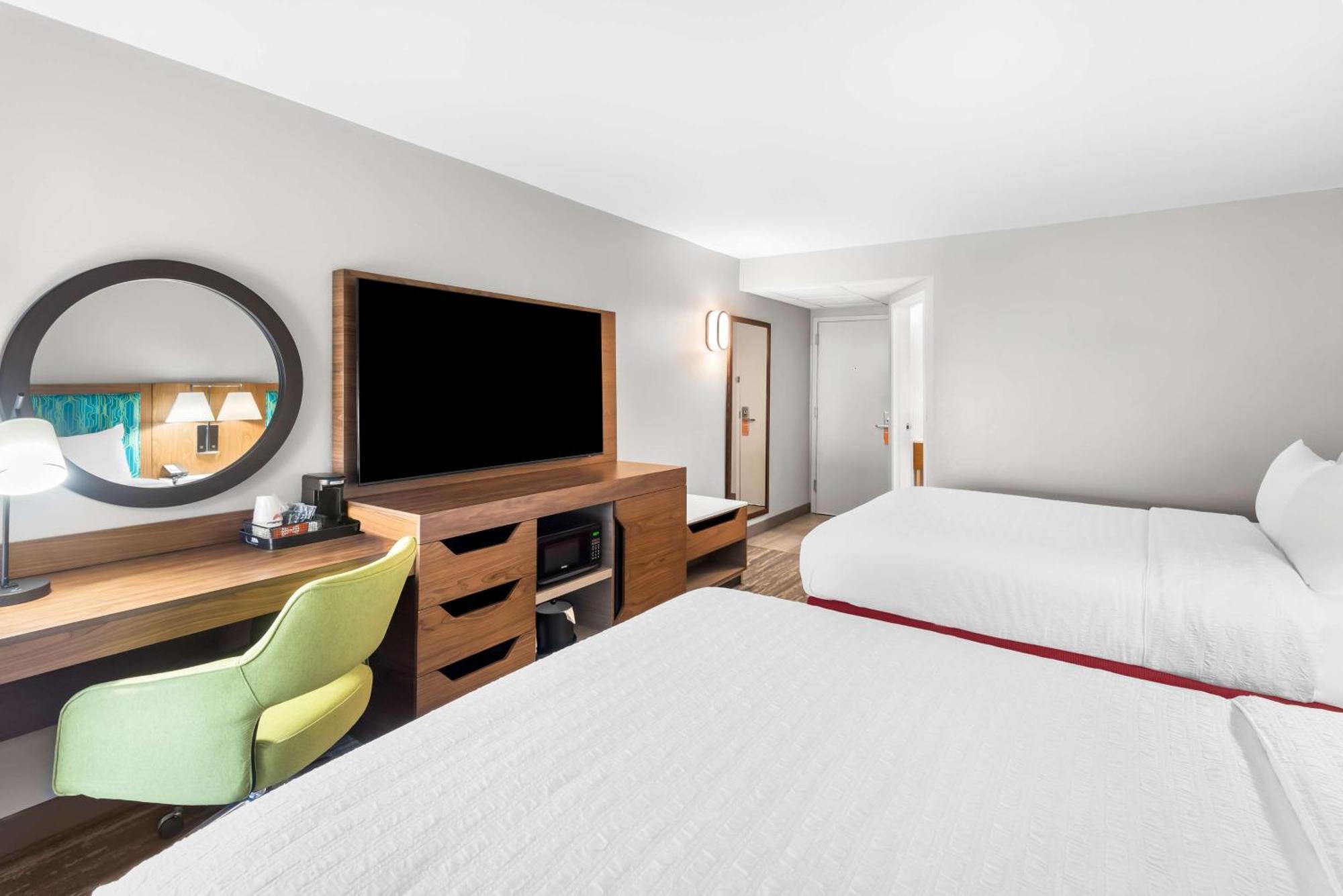 Hampton Northeast/castleton Hotel