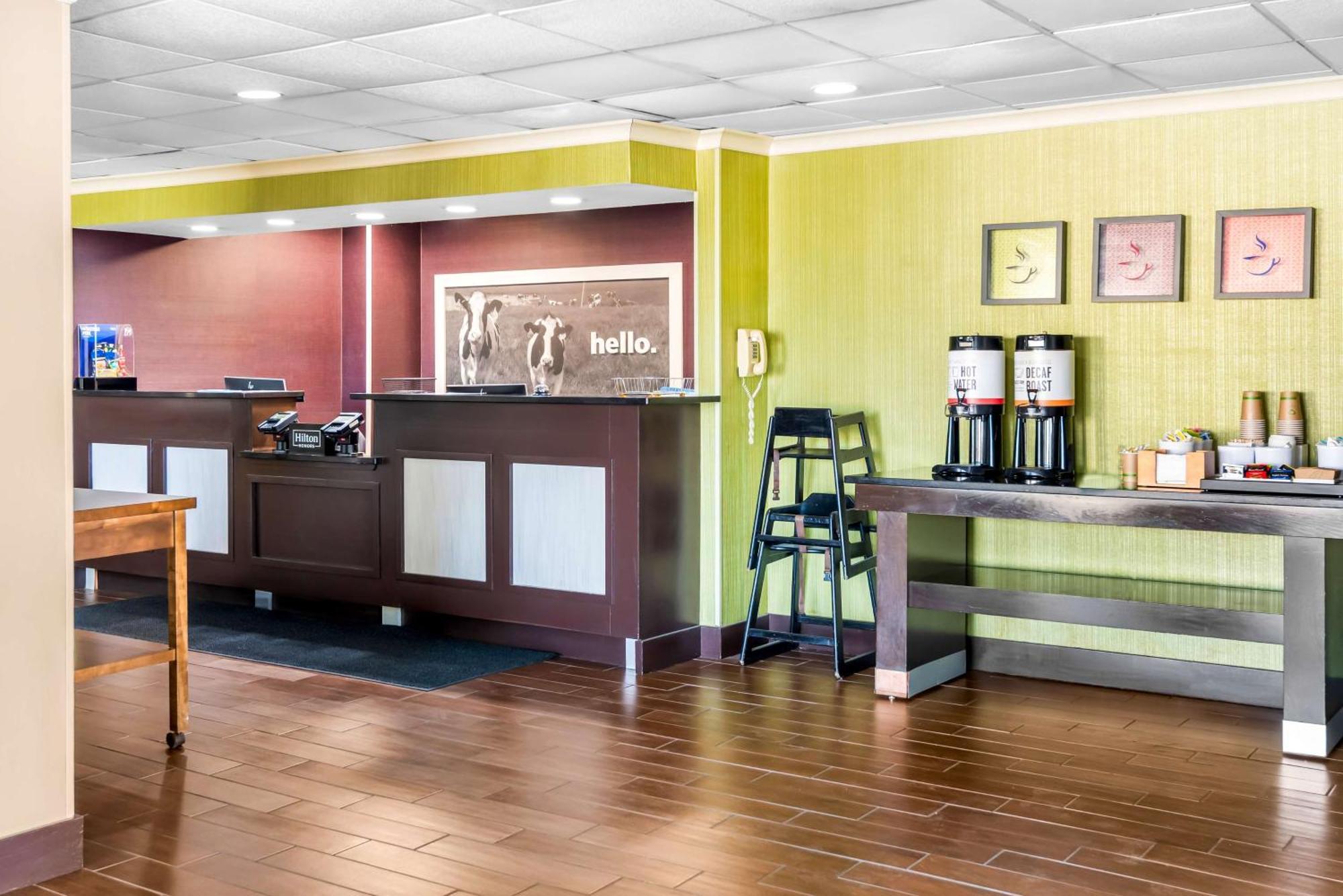 Hampton Northeast/castleton Hotel