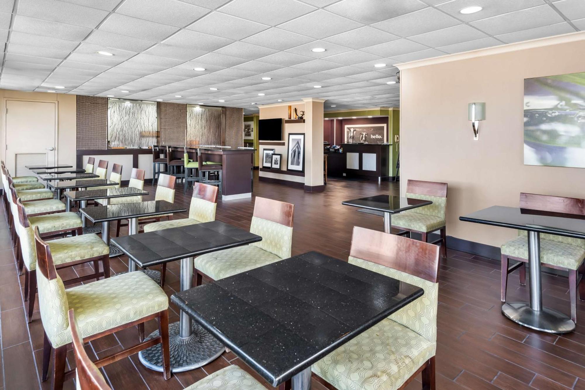 Hampton Northeast/castleton Hotel 3*