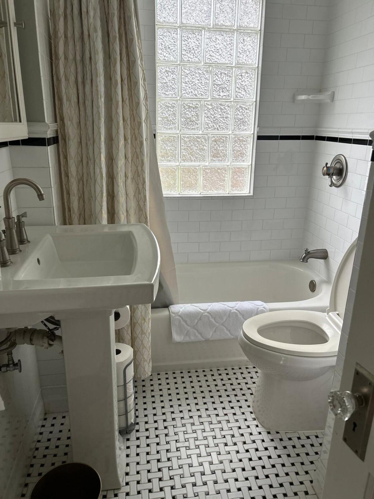 Villa Rosslyn Retreat Indianapolis