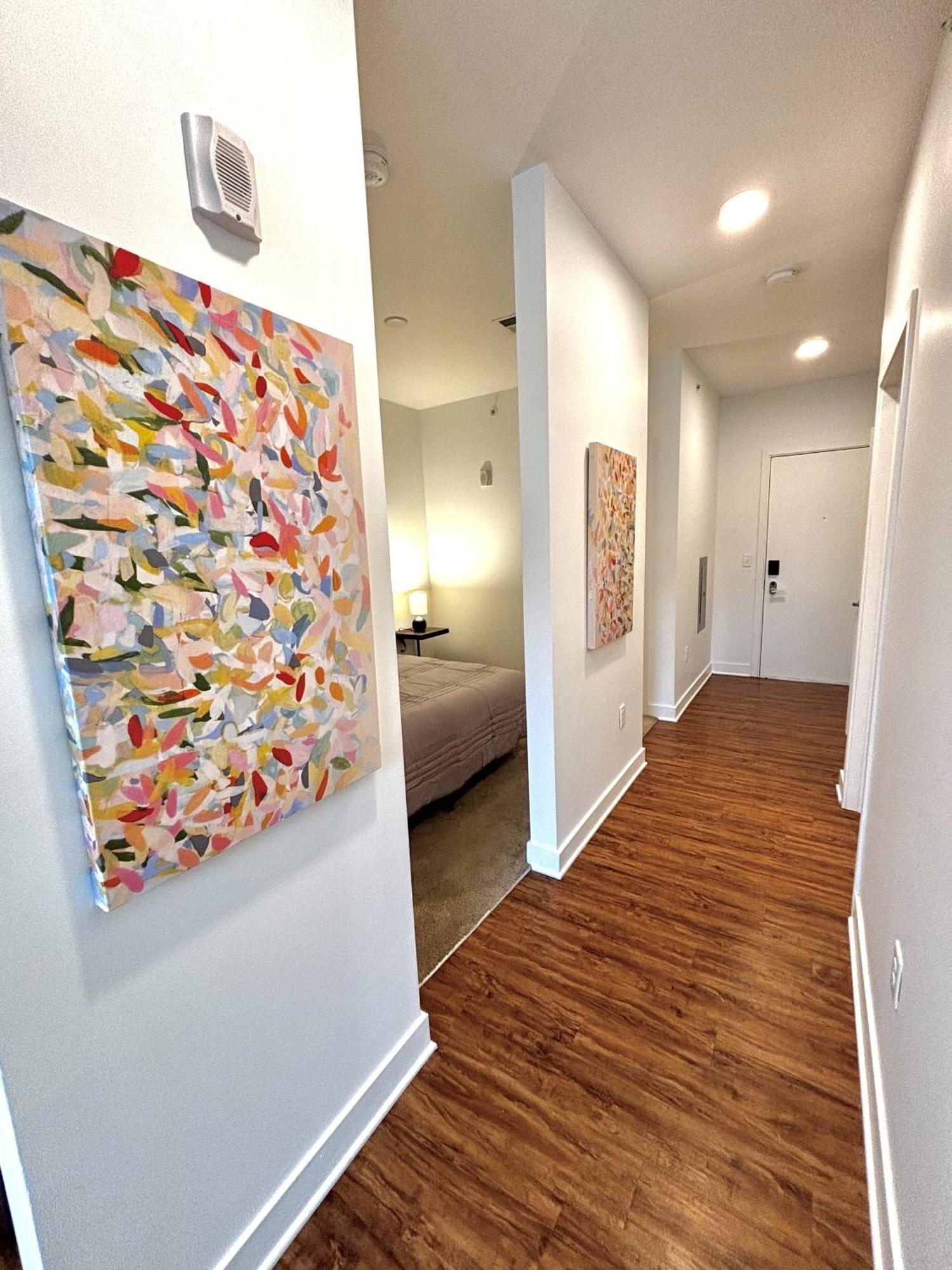 Serenity In Fountain Square Apartment