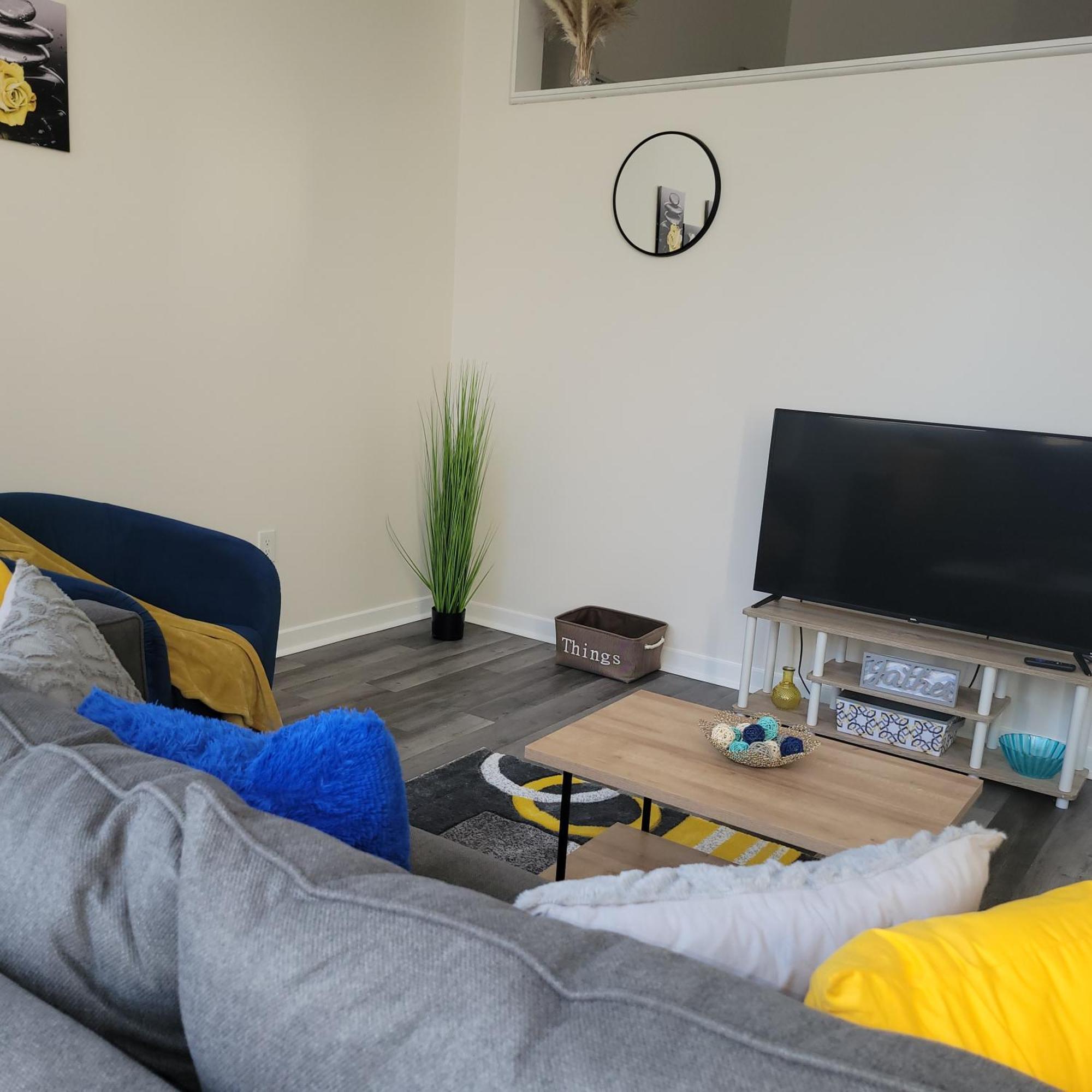 Apartment Free Parking! Downtown Lucas Oil- Conv Center Skywalk#6