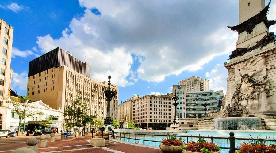 Apartment Free Parking! Downtown Lucas Oil- Conv Center Skywalk#6 *