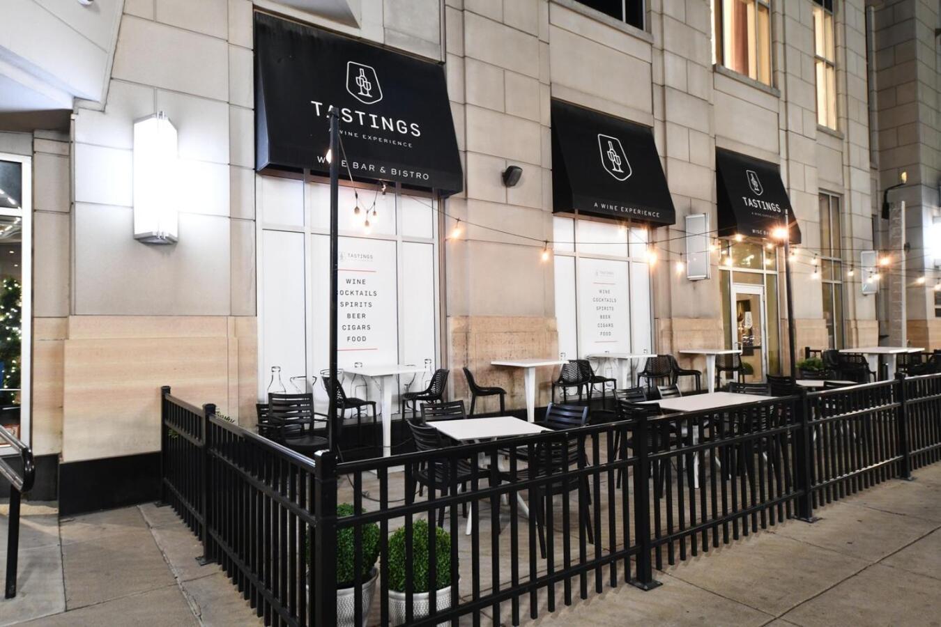 Apartment Free Parking! Downtown Lucas Oil- Conv Center Skywalk#6 *