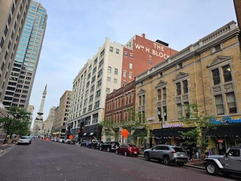 Free Parking! Downtown Lucas Oil- Conv Center Skywalk#6