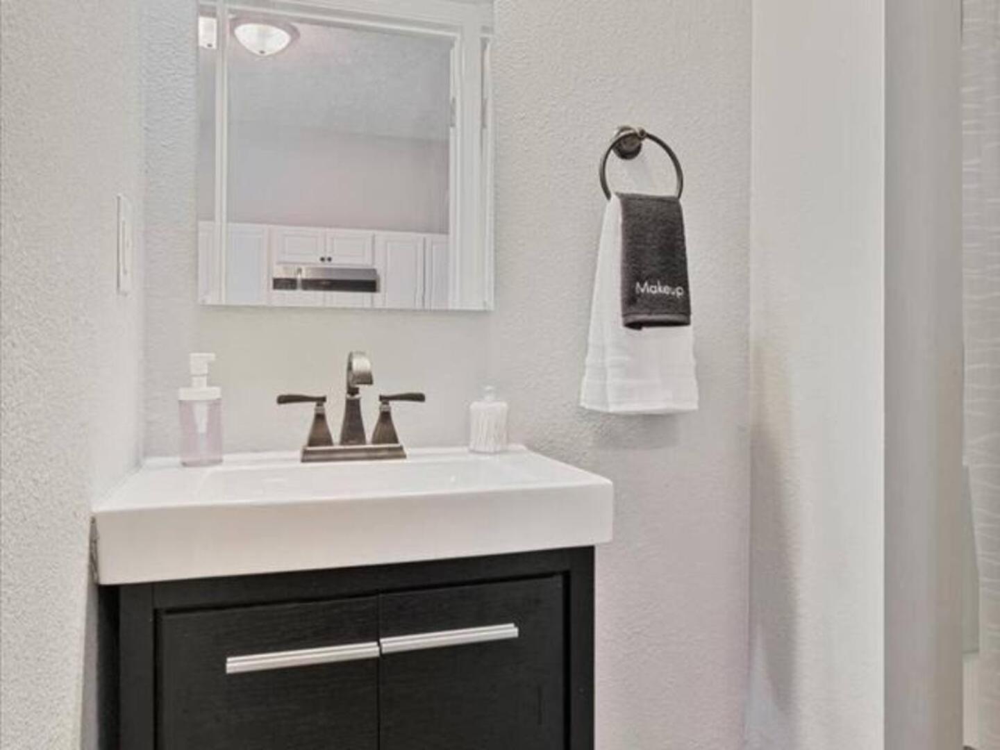Chic 6br Retreat:10 Beds 3.5 Baths For Groups*ste