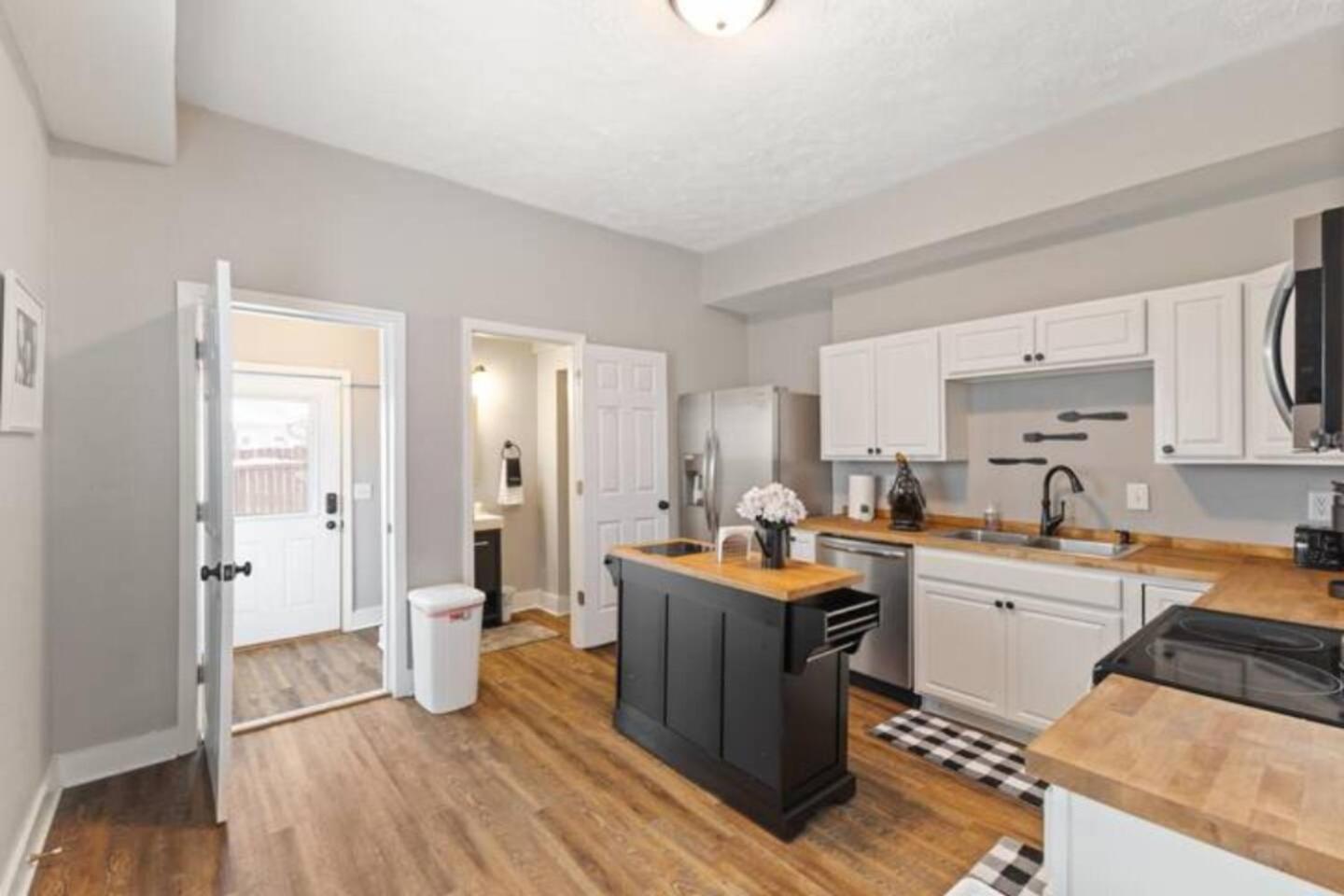 Chic 6br Retreat:10 Beds 3.5 Baths For Groups*ste Holiday home