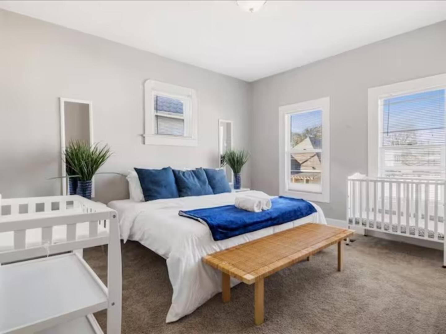 Chic 6br Retreat:10 Beds 3.5 Baths For Groups*ste Holiday home Indianapolis