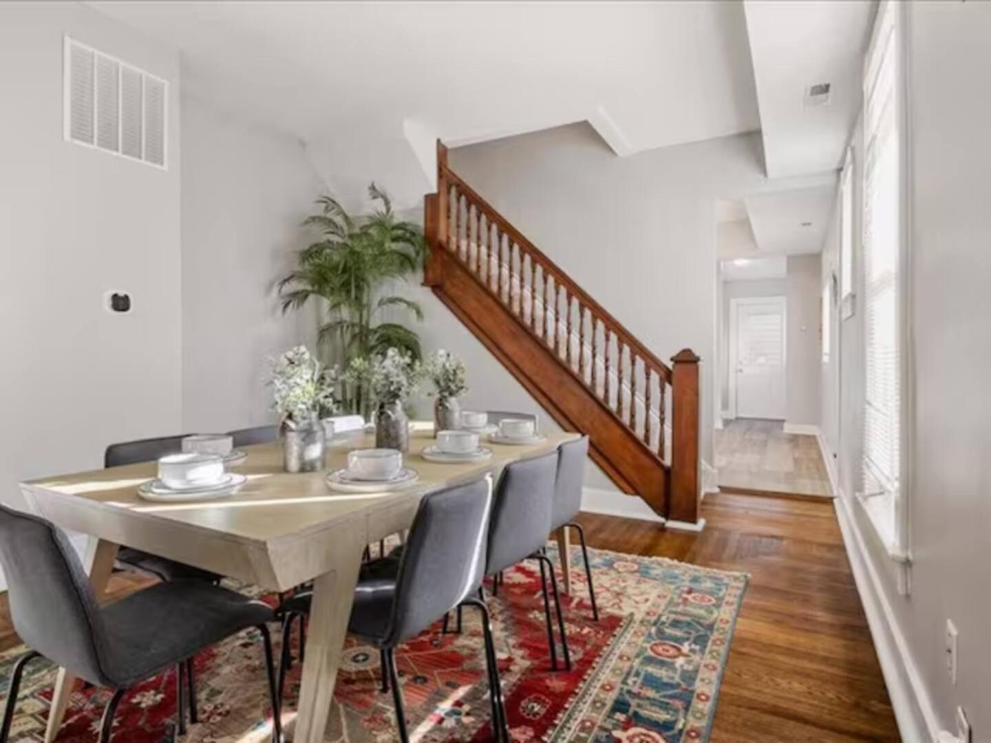 Chic 6br Retreat:10 Beds 3.5 Baths For Groups*ste Holiday home *