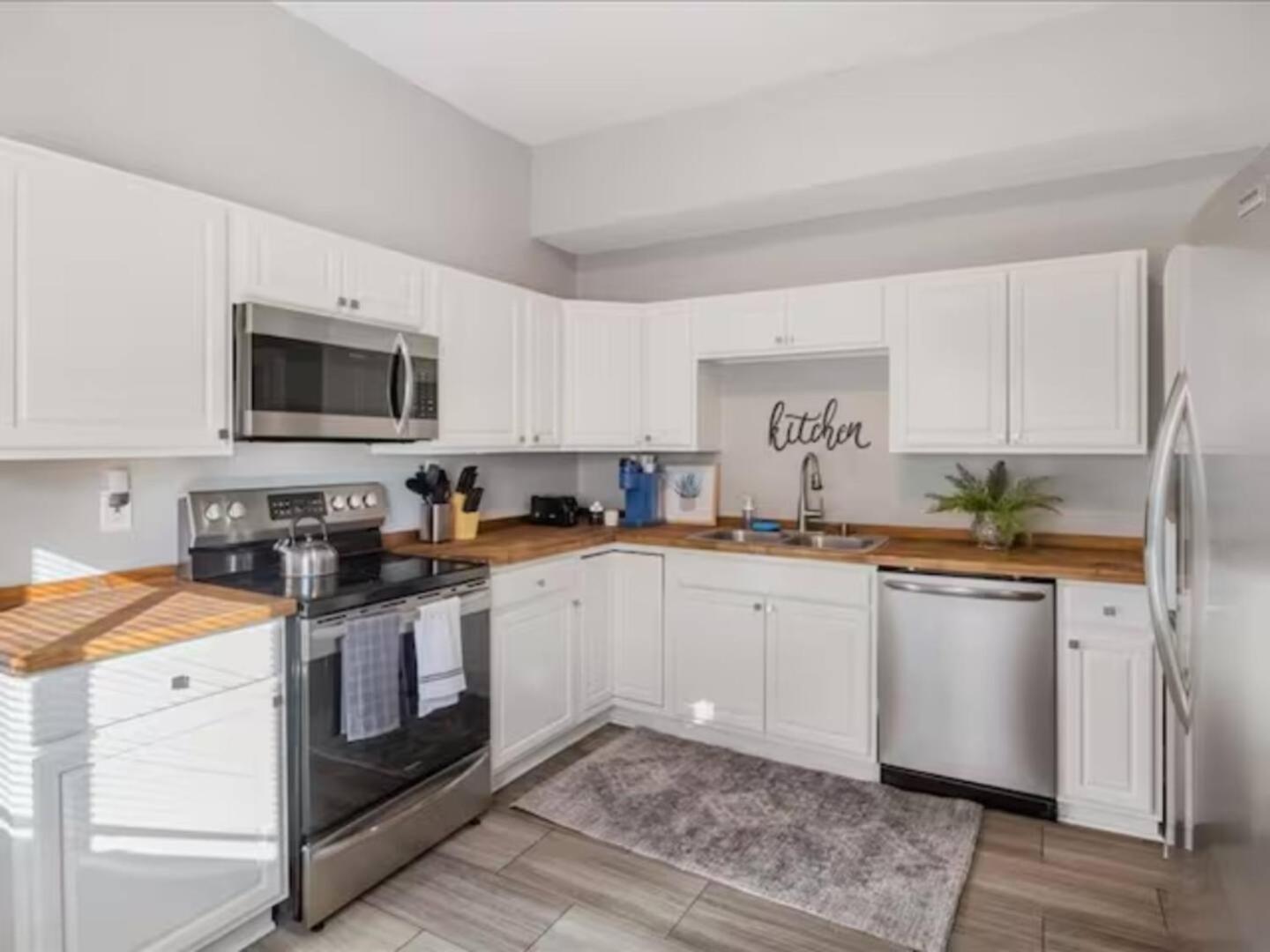 Chic 6br Retreat:10 Beds 3.5 Baths For Groups*ste Holiday home