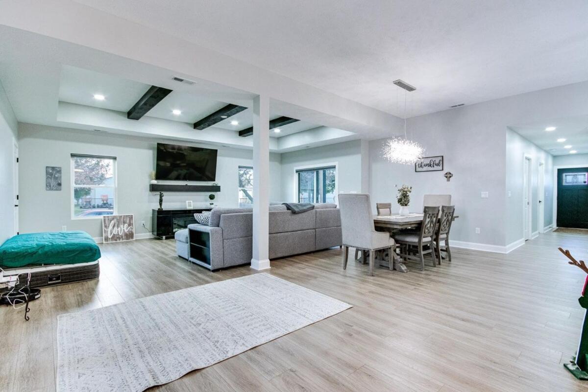 Spacious Barndominium Walking Distance-lucas Oil! Holiday home Indianapolis