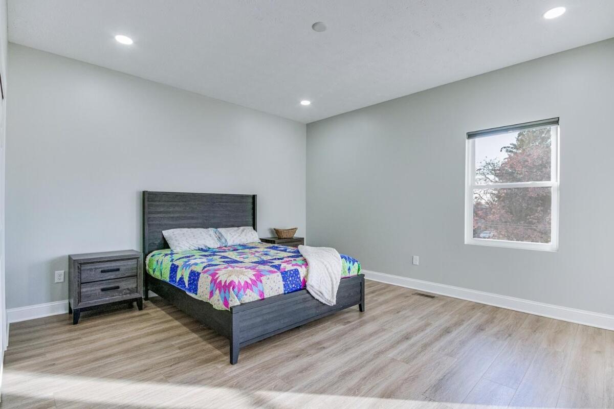 Spacious Barndominium Walking Distance-lucas Oil!