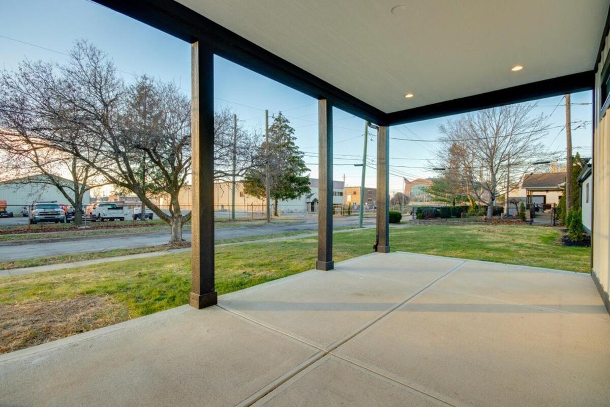 Spacious Barndominium Walking Distance-lucas Oil!