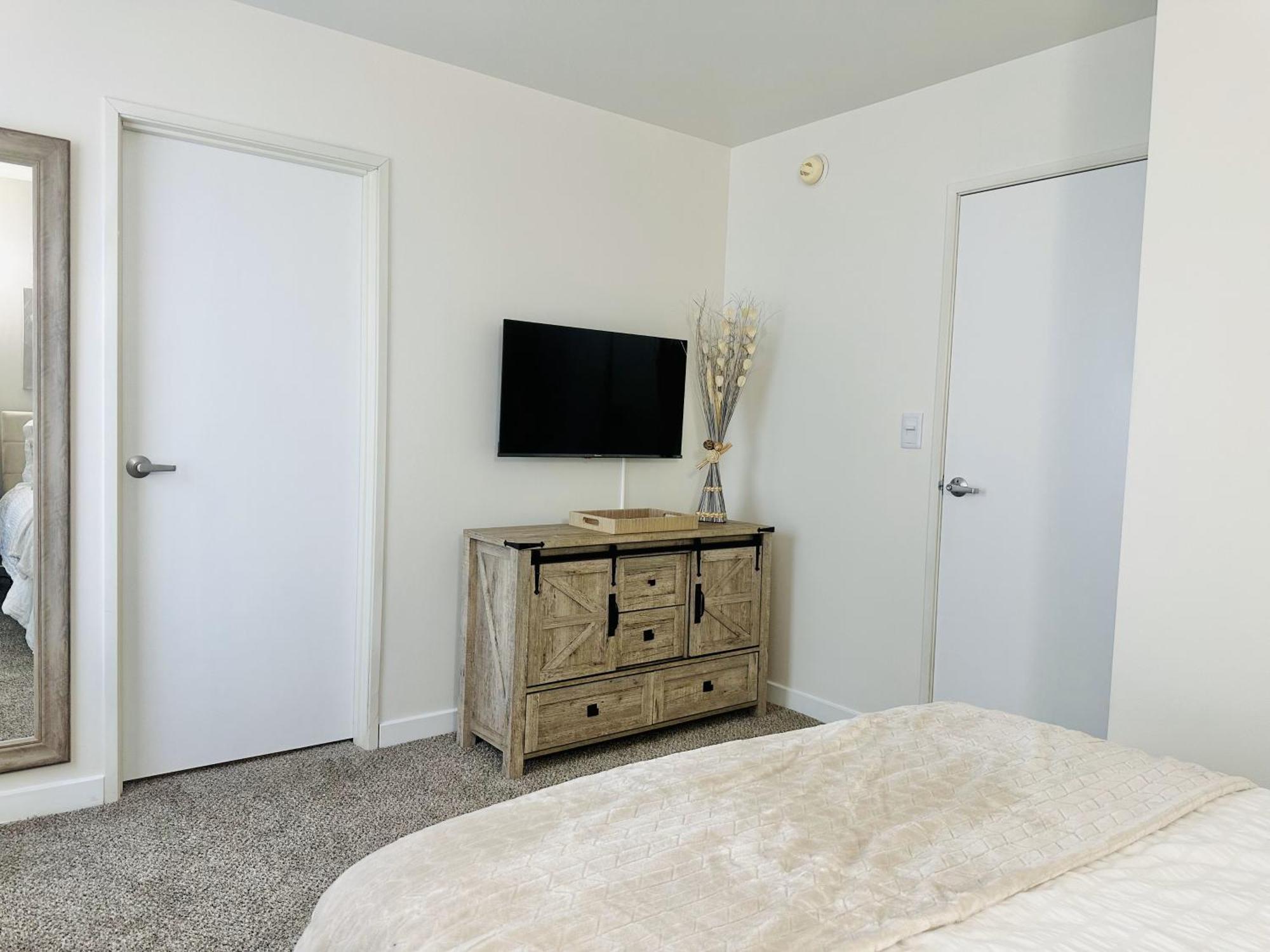 Holiday home Downtown 2br Penthouse With Balcony And Direct Skybridge Access