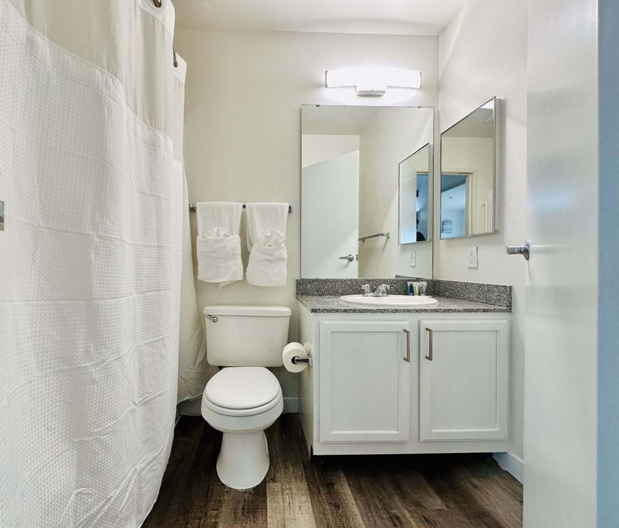 Downtown 2br Penthouse With Balcony And Direct Skybridge Access Holiday home *