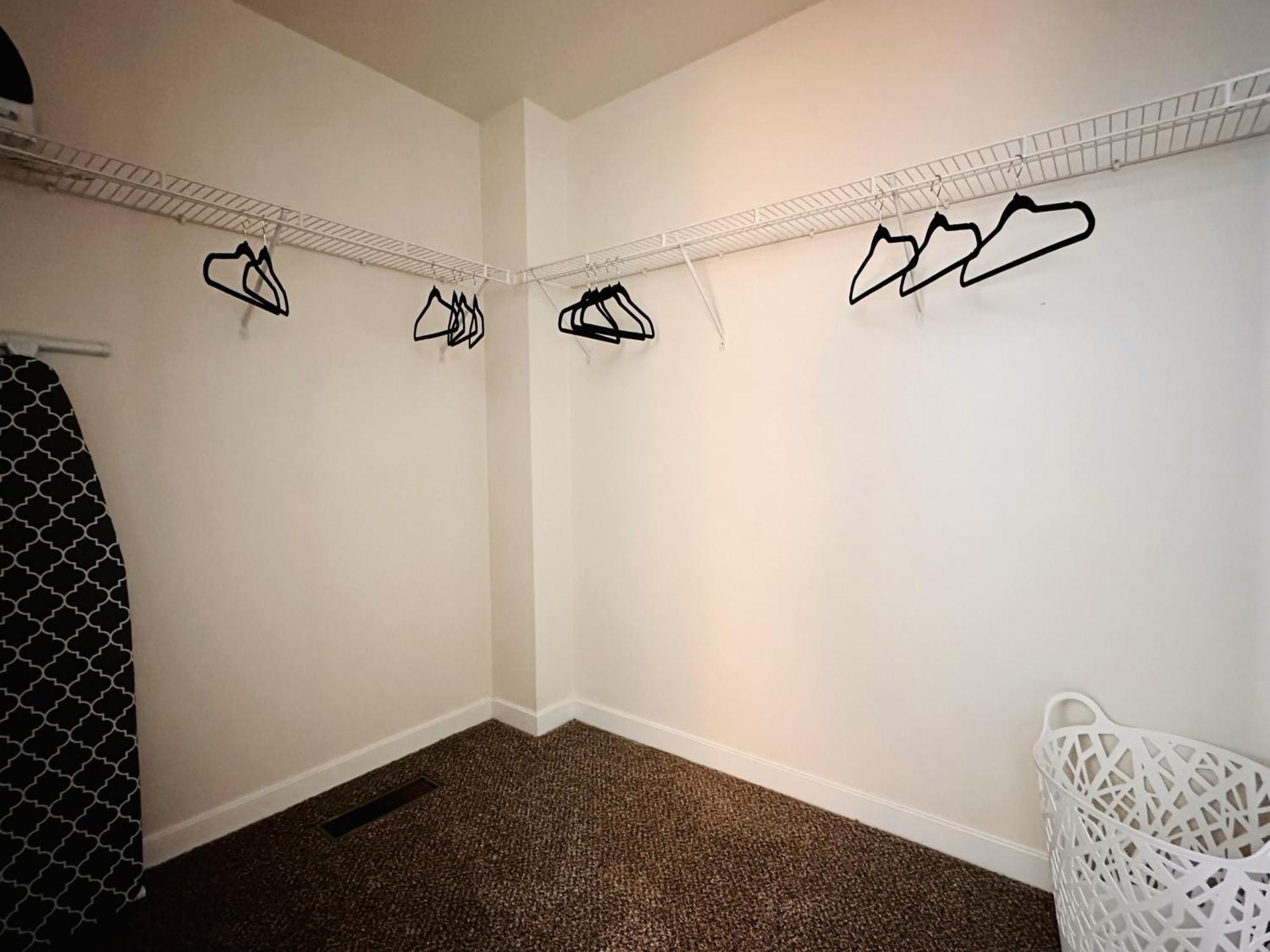 Downtown 2br Penthouse With Balcony And Direct Skybridge Access *