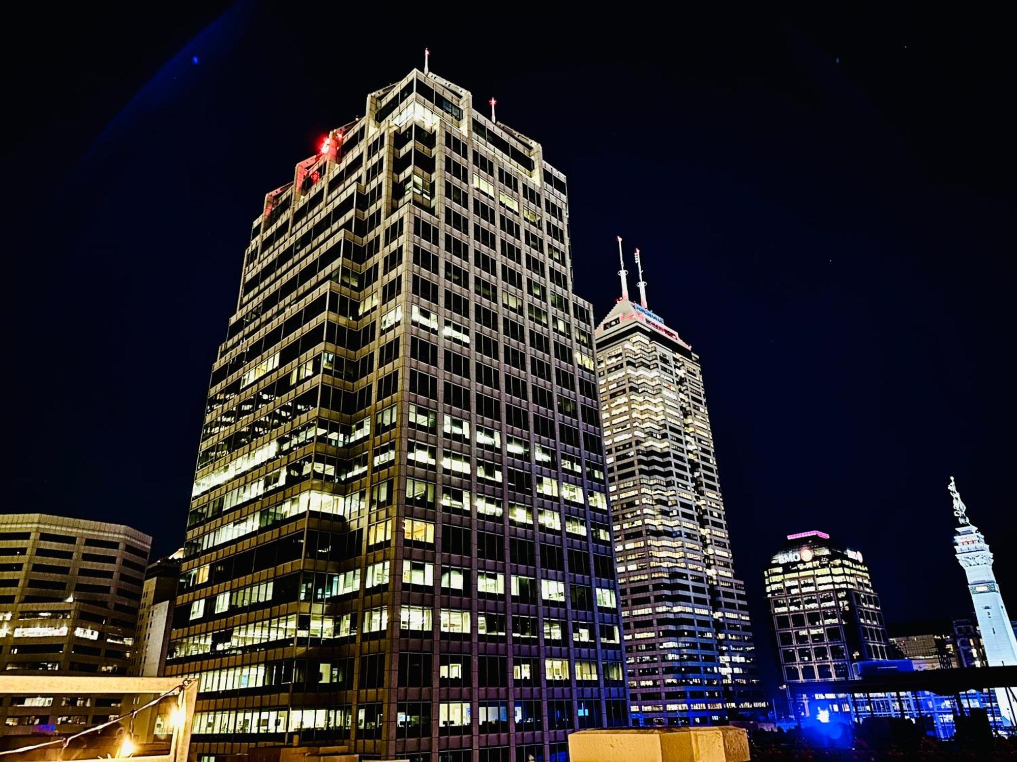 Downtown 2br Penthouse With Balcony And Direct Skybridge Access Holiday home