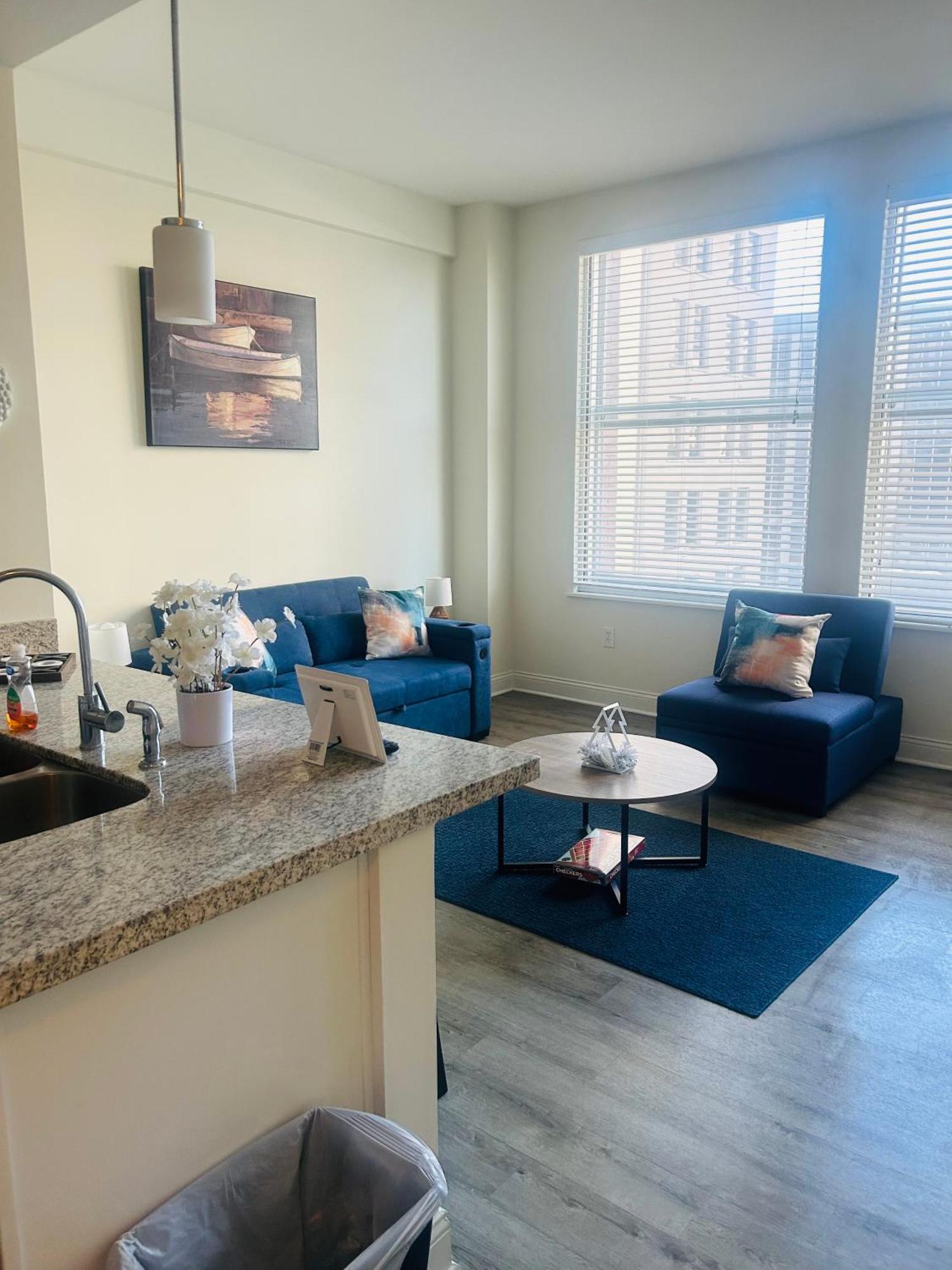 Penn Street Tower Apartment *