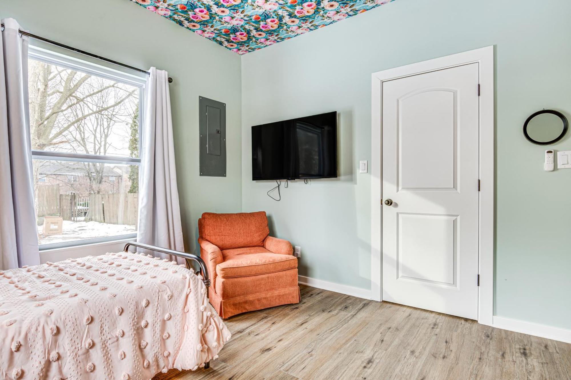 Holiday home Chic Sobro Charmer With Covered Porch! Indianapolis