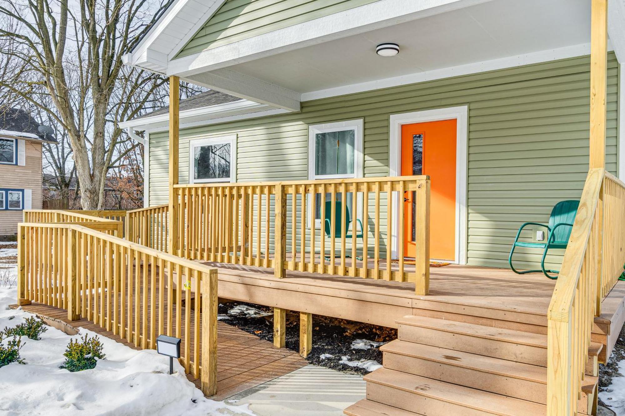 Holiday home Chic Sobro Charmer With Covered Porch!