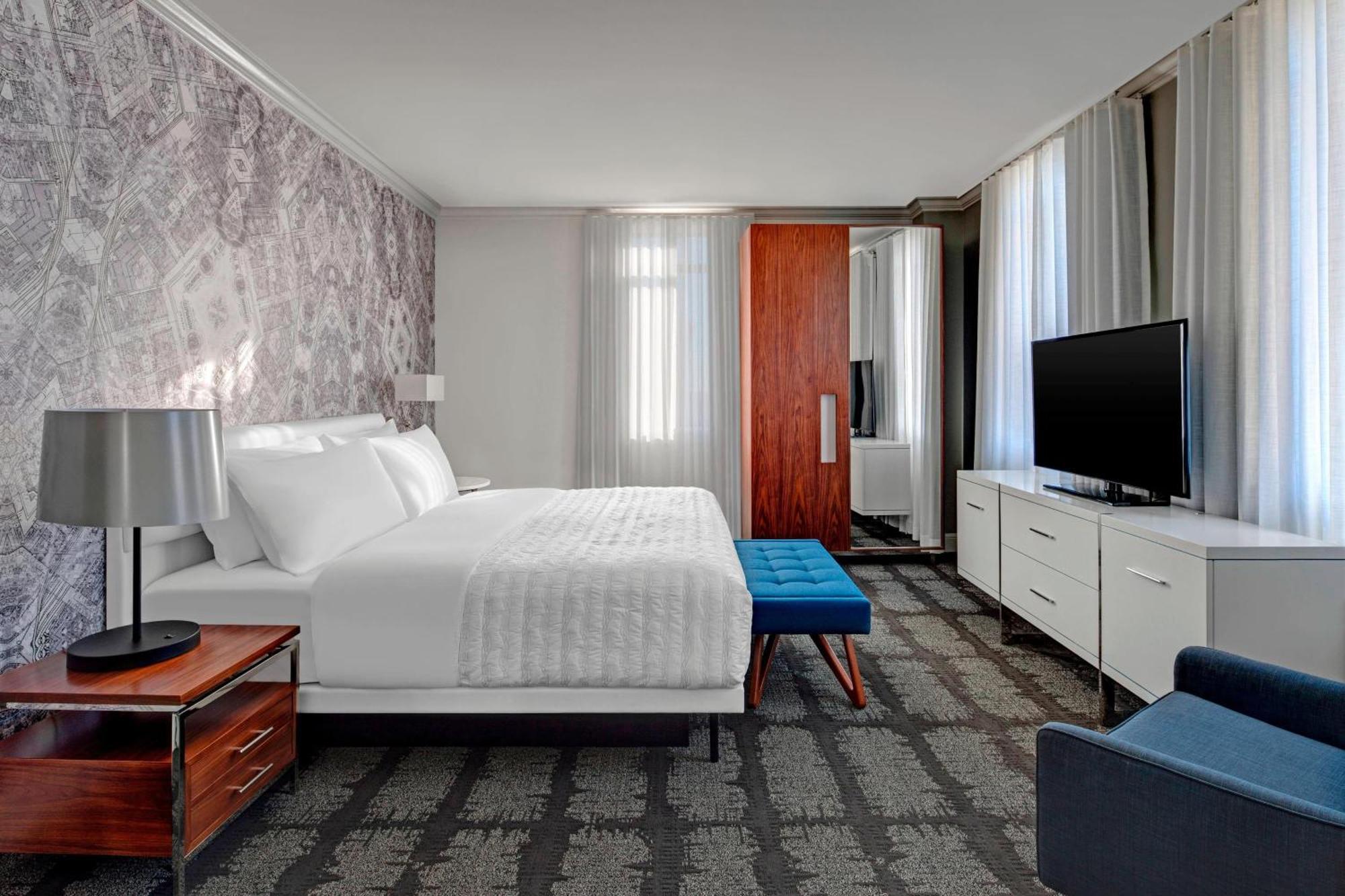 Le Meridien Hotel 4*