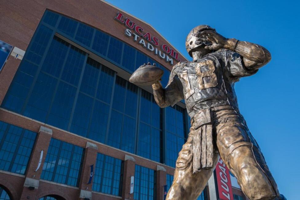 Free Parking! Downtown Lucas Oil- Conv Center Skywalk#2 *
