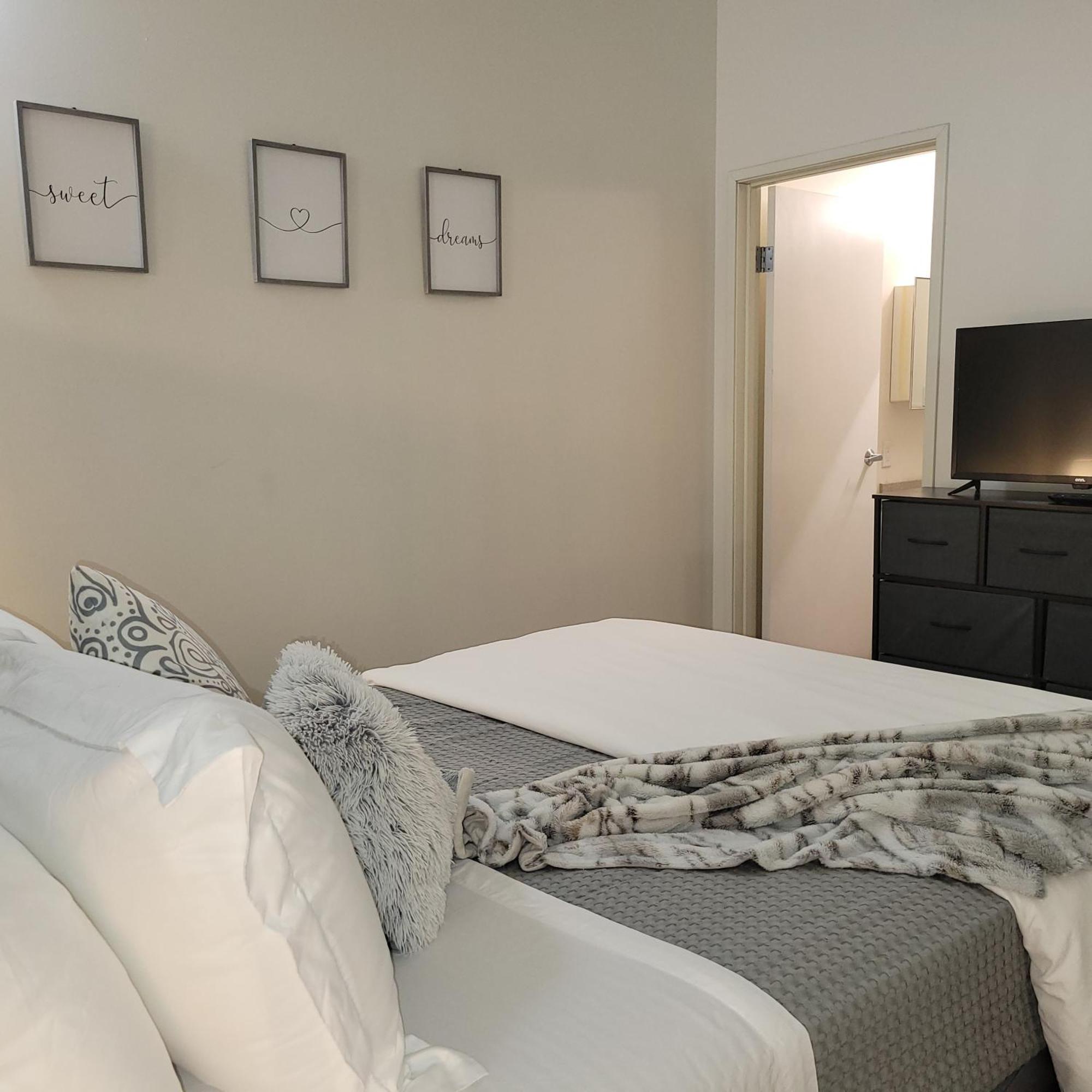 Free Parking! Downtown Lucas Oil- Conv Center Skywalk#2 *