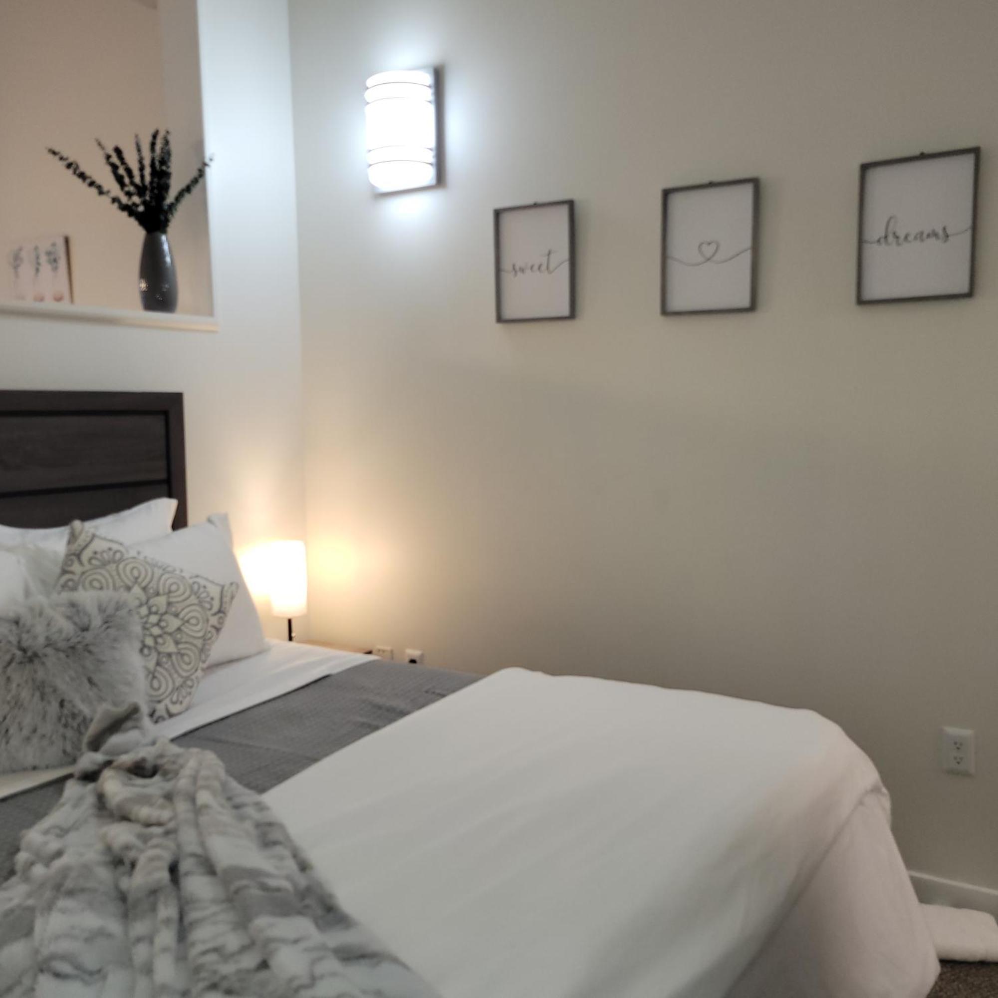 Apartment Free Parking! Downtown Lucas Oil- Conv Center Skywalk#2 *