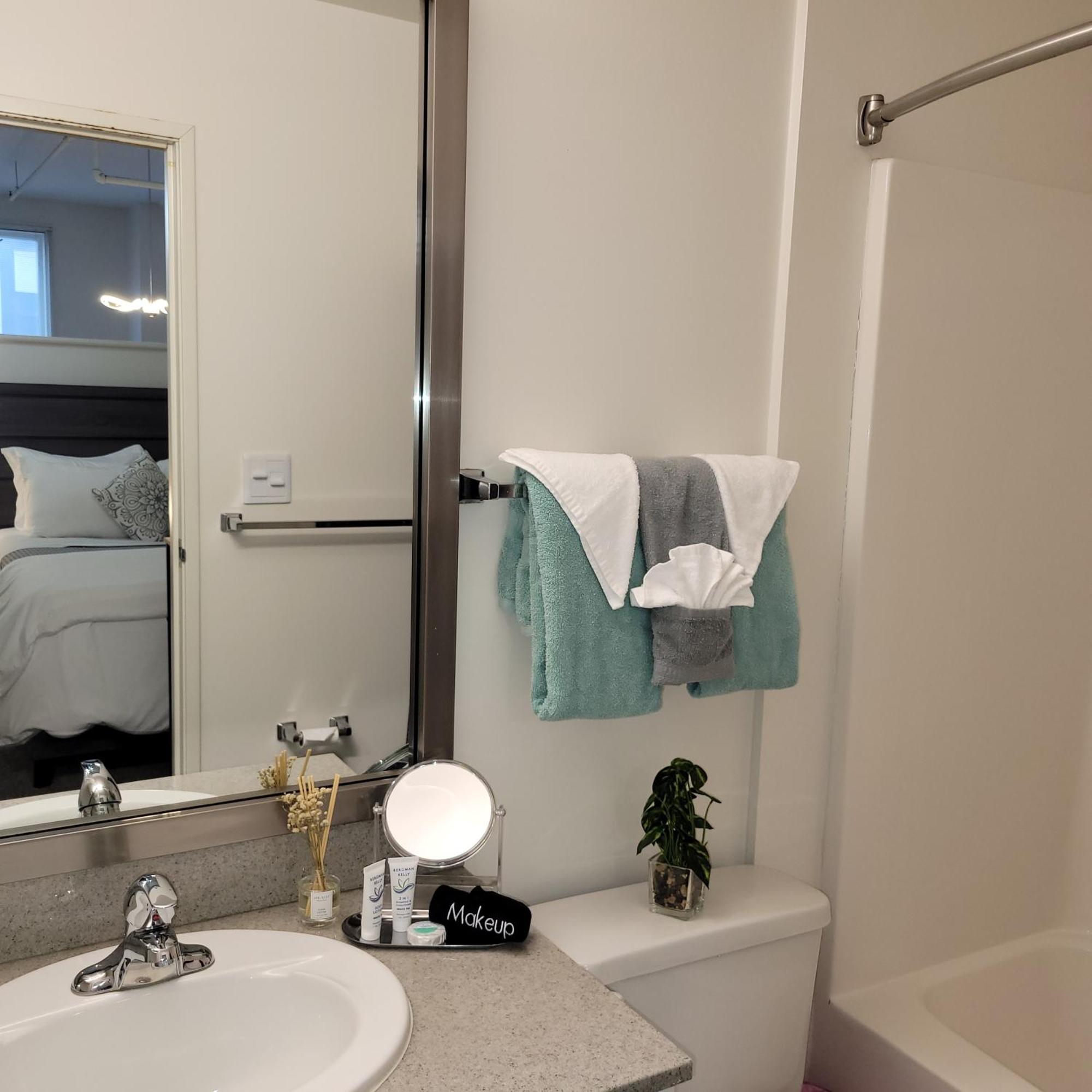 Apartment Free Parking! Downtown Lucas Oil- Conv Center Skywalk#2 Indianapolis