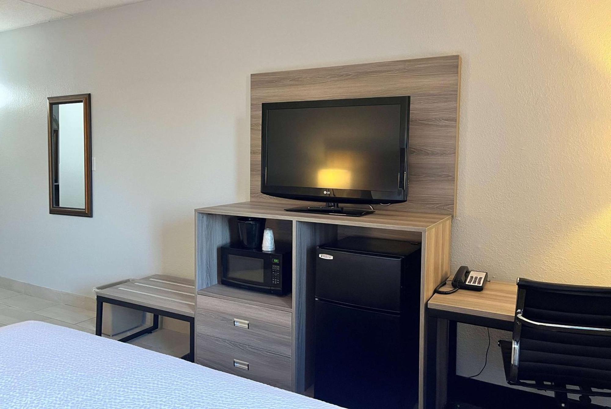 Hotel Baymont By Wyndham South 2*