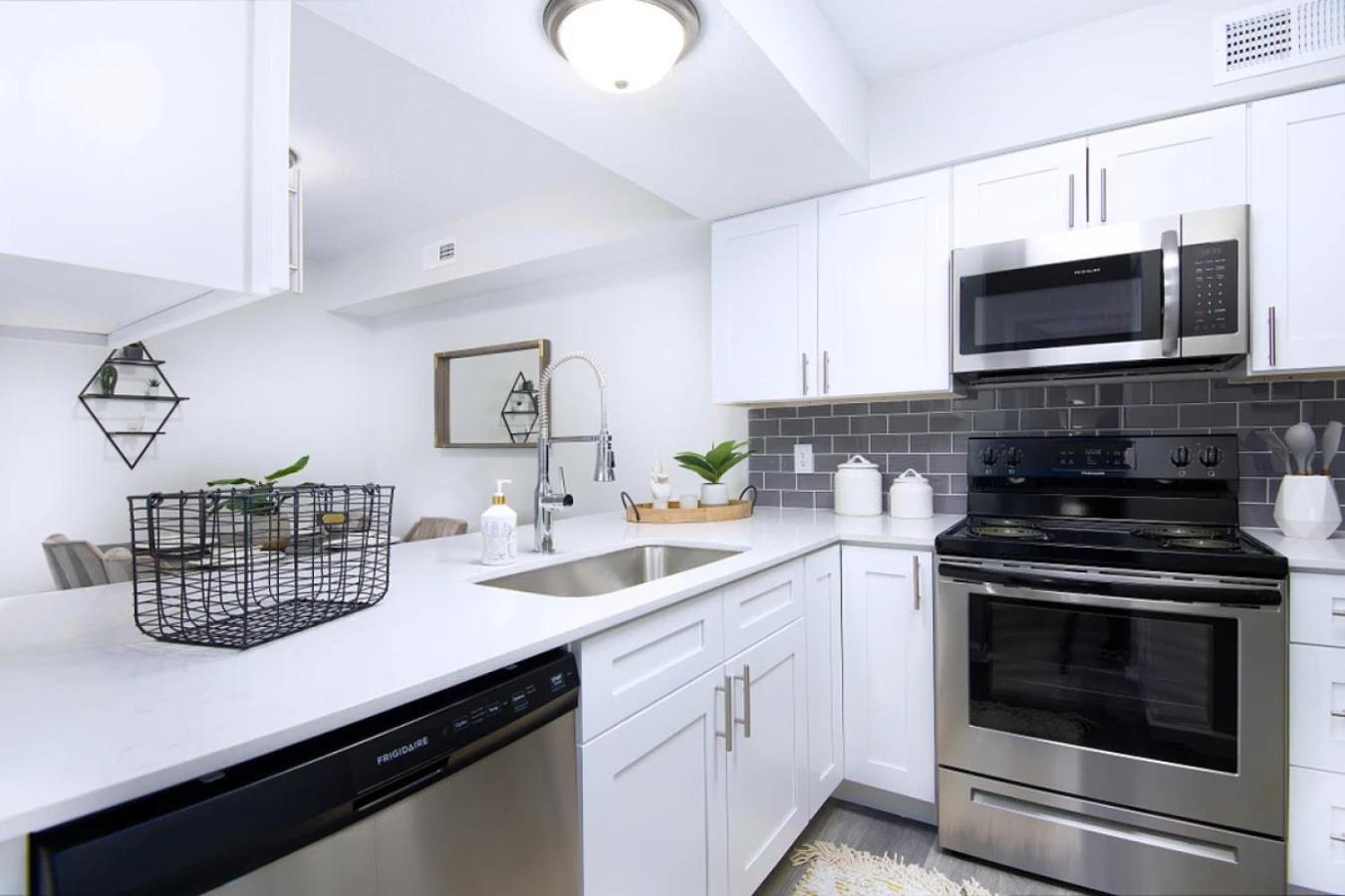 Landing At Riverbend - 1 Bedroom In Castleton Apartment *