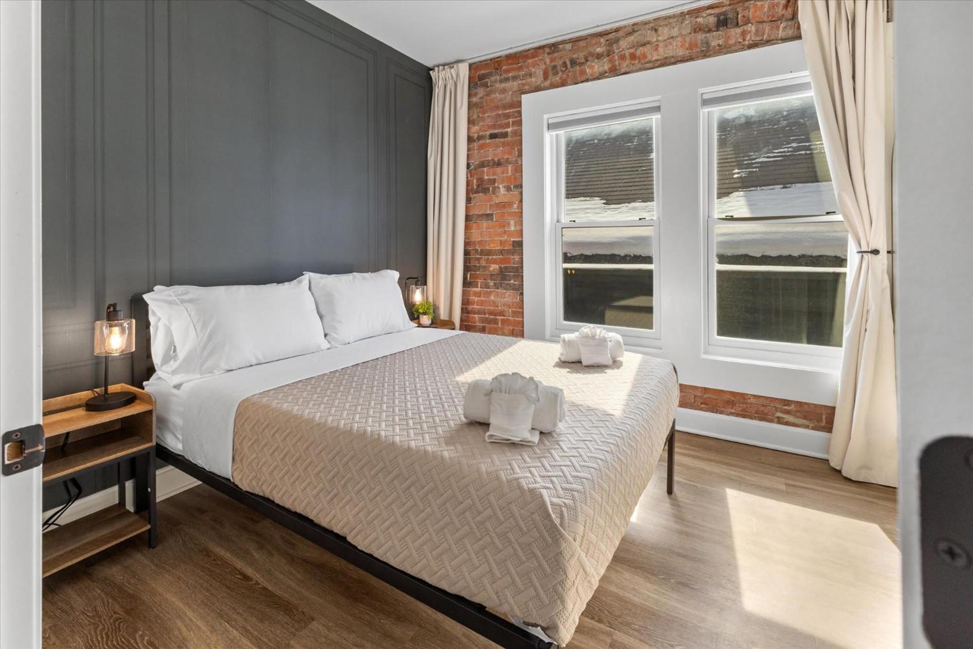 Floor - Mass Ave In Heart Of Indy With Balcony *