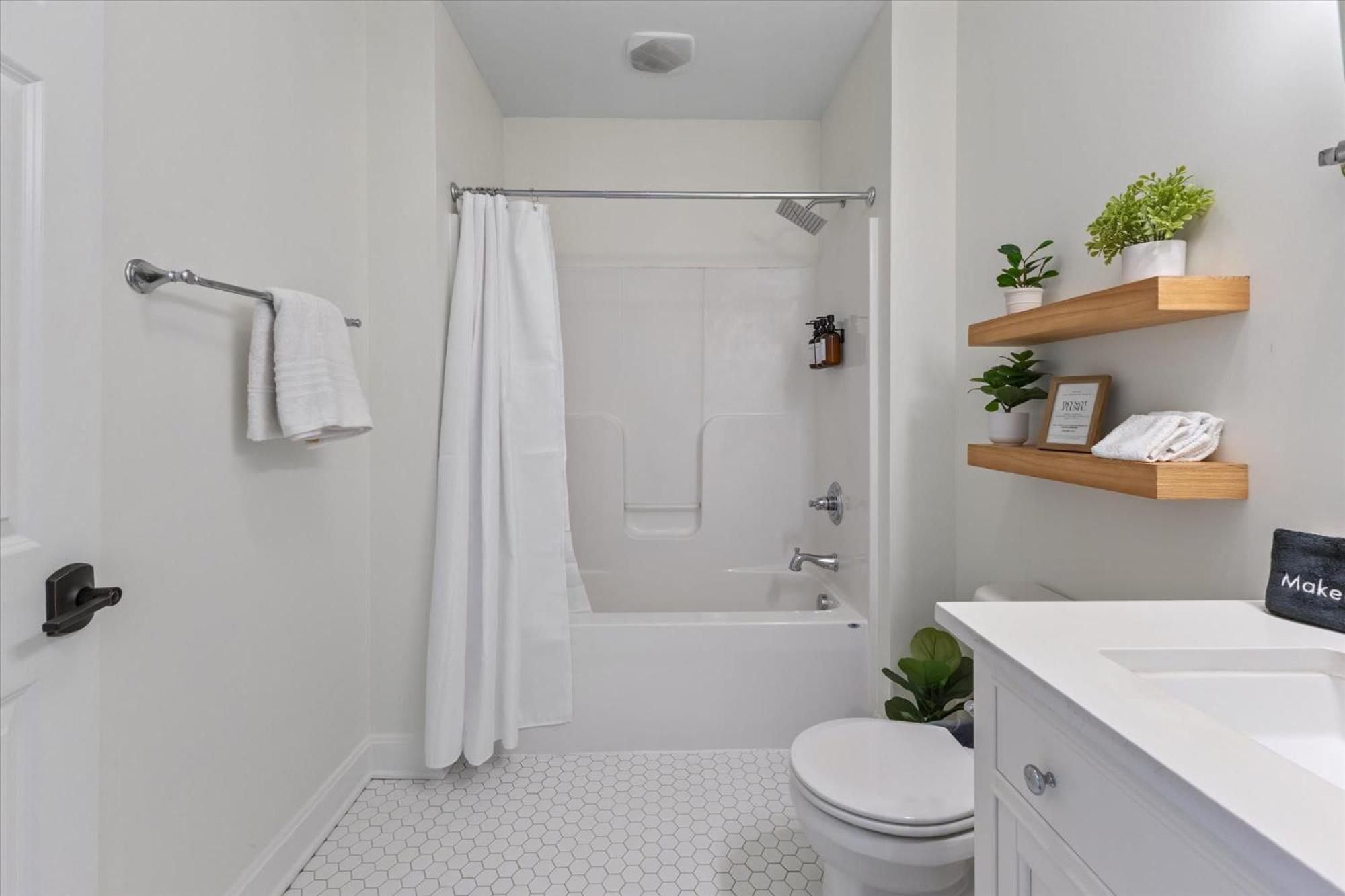 Floor - Mass Ave In Heart Of Indy With Balcony *