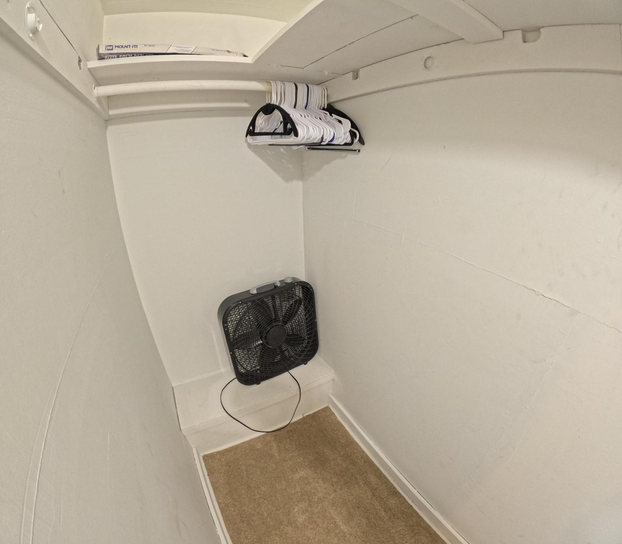 Private In An Elegant Home- Convenient To Downtown *